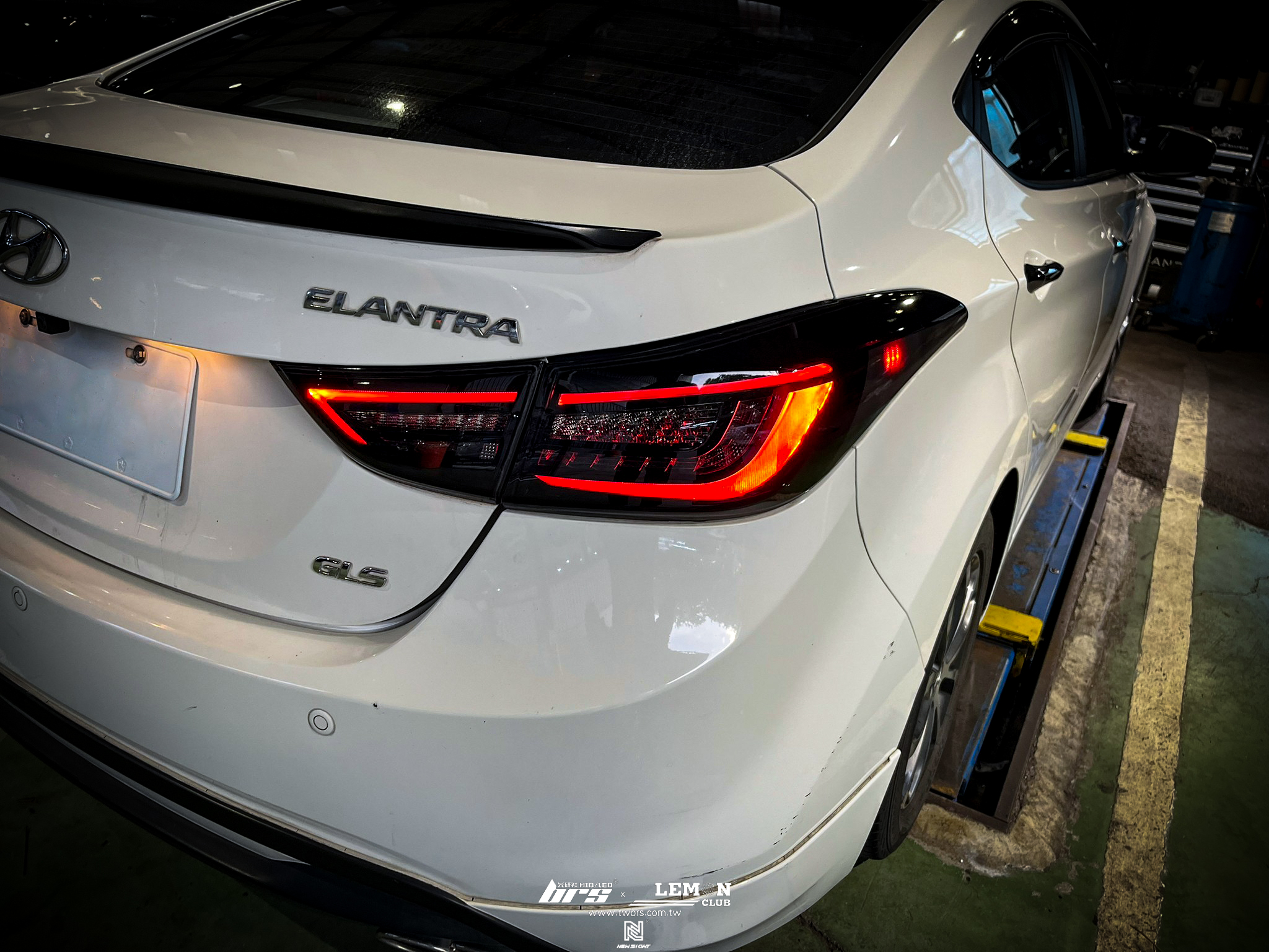 Hyundai Elantra 安裝 燻黑LED流水款尾燈