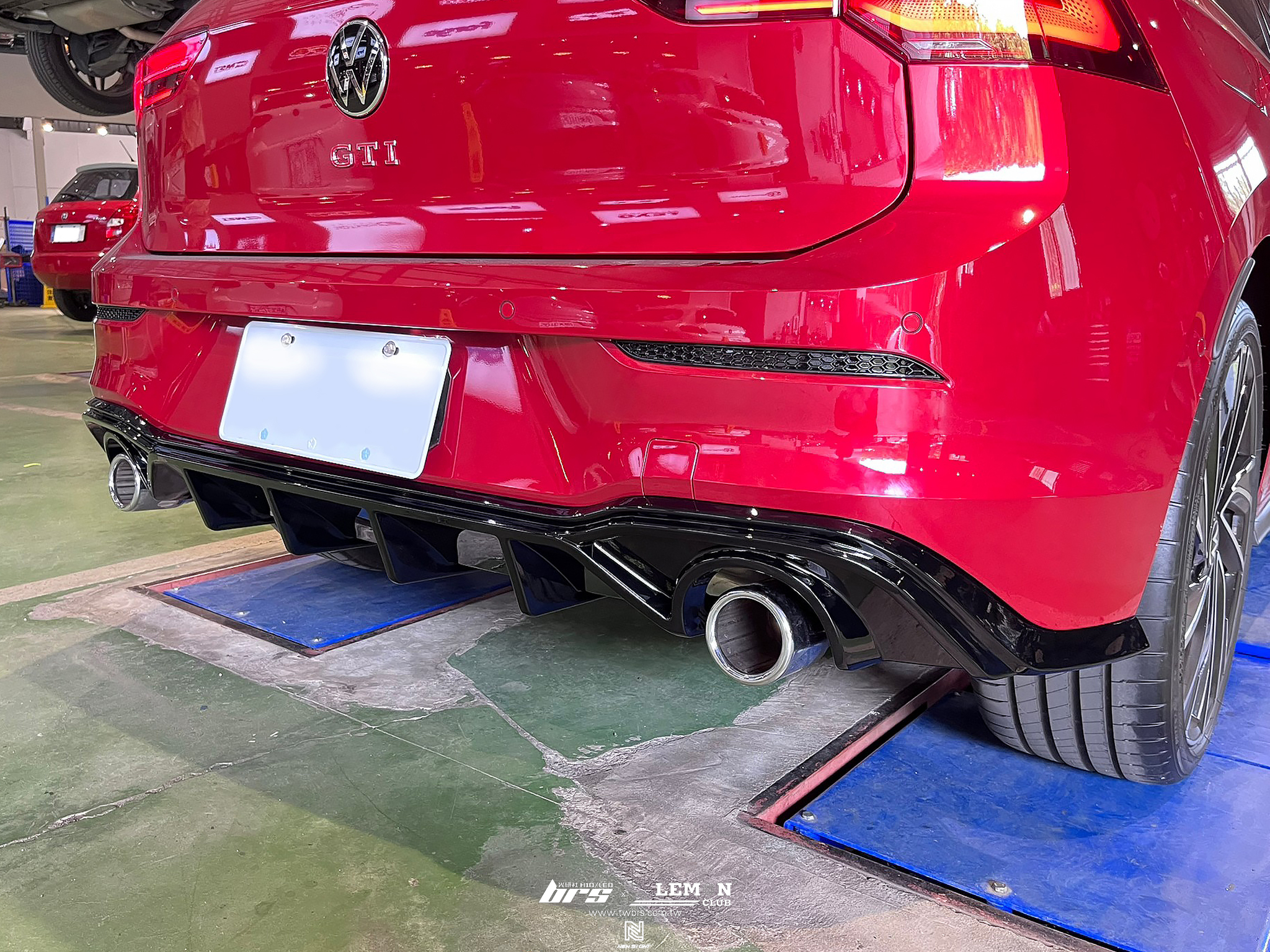 Volkswagen Golf 8 GTI 安裝 Leyo換檔撥片+蜂巢反光片+類MAX雙邊單出後下巴