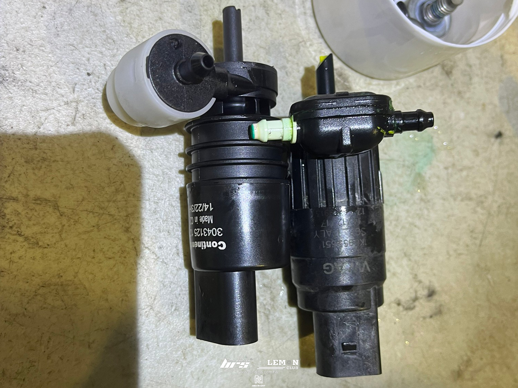 Skoda Octavia 保養(德國Rheinol萊茵機油5W30+原廠機油芯+原廠洩油螺絲+原廠洩油螺絲墊片+雨刷噴水馬達)