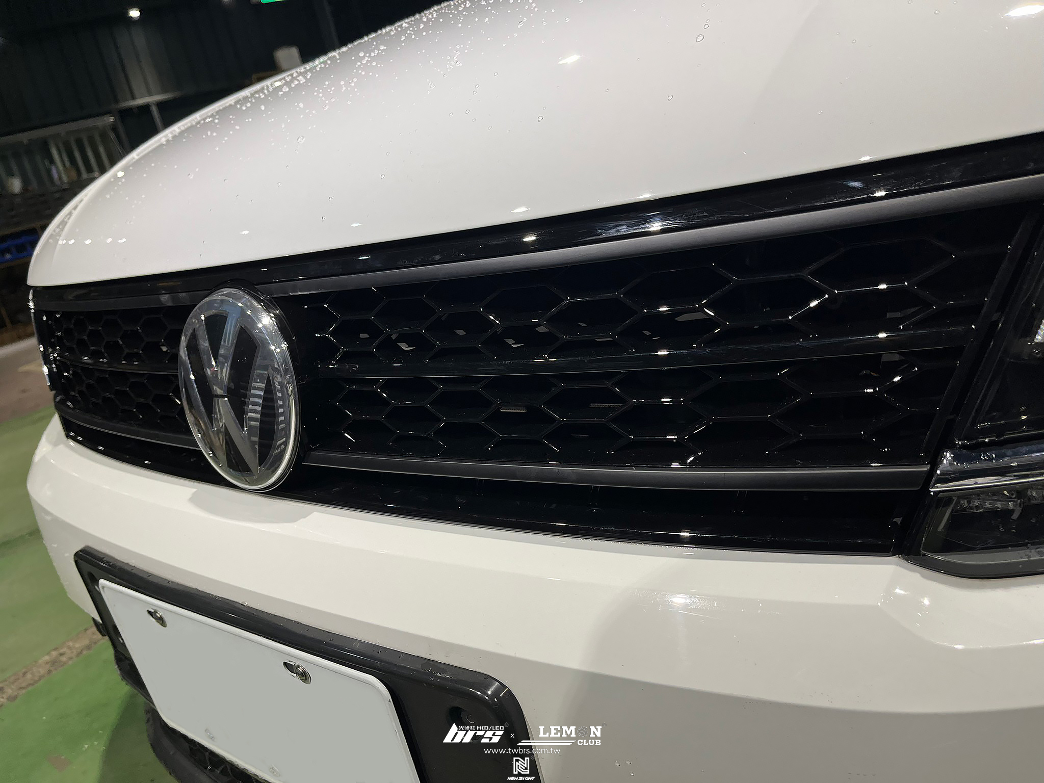 Volkswagen New Tiguan 安裝 蜂巢水箱罩+後廂燈+尾門燈