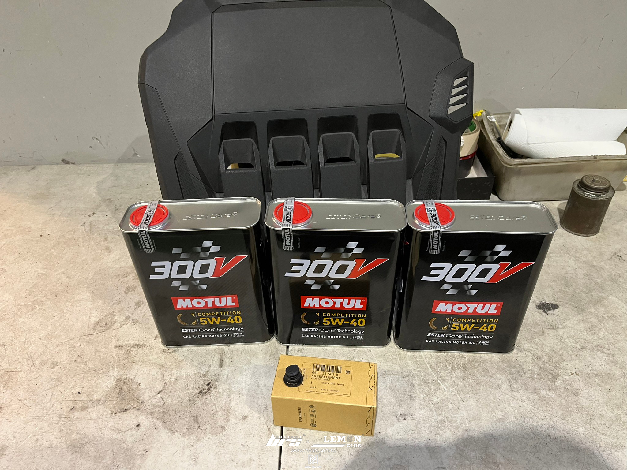 Skoda Octavia 保養(MOTUL機油5W40+原廠機油芯+原廠洩油螺絲+墊圈)