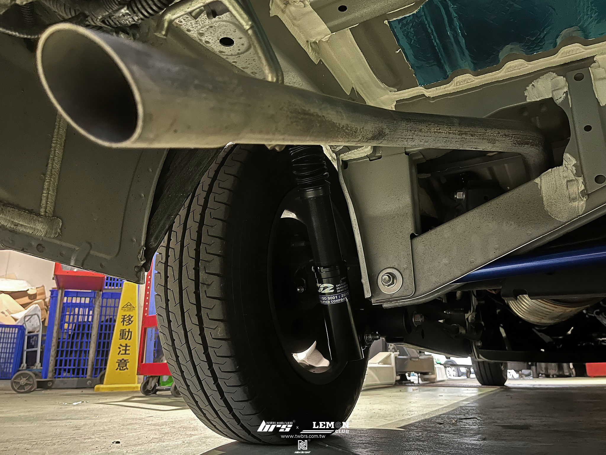 Toyota Town Ace 安裝 D2避震器+HARDRACE 後側第五連桿