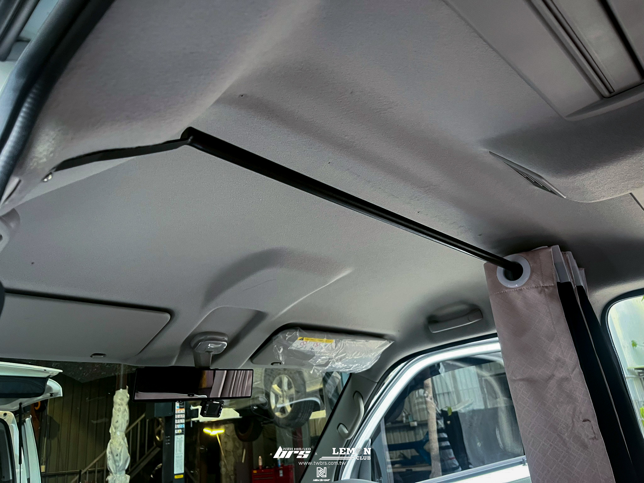 Toyota Town Ace 安裝 B柱掛桿