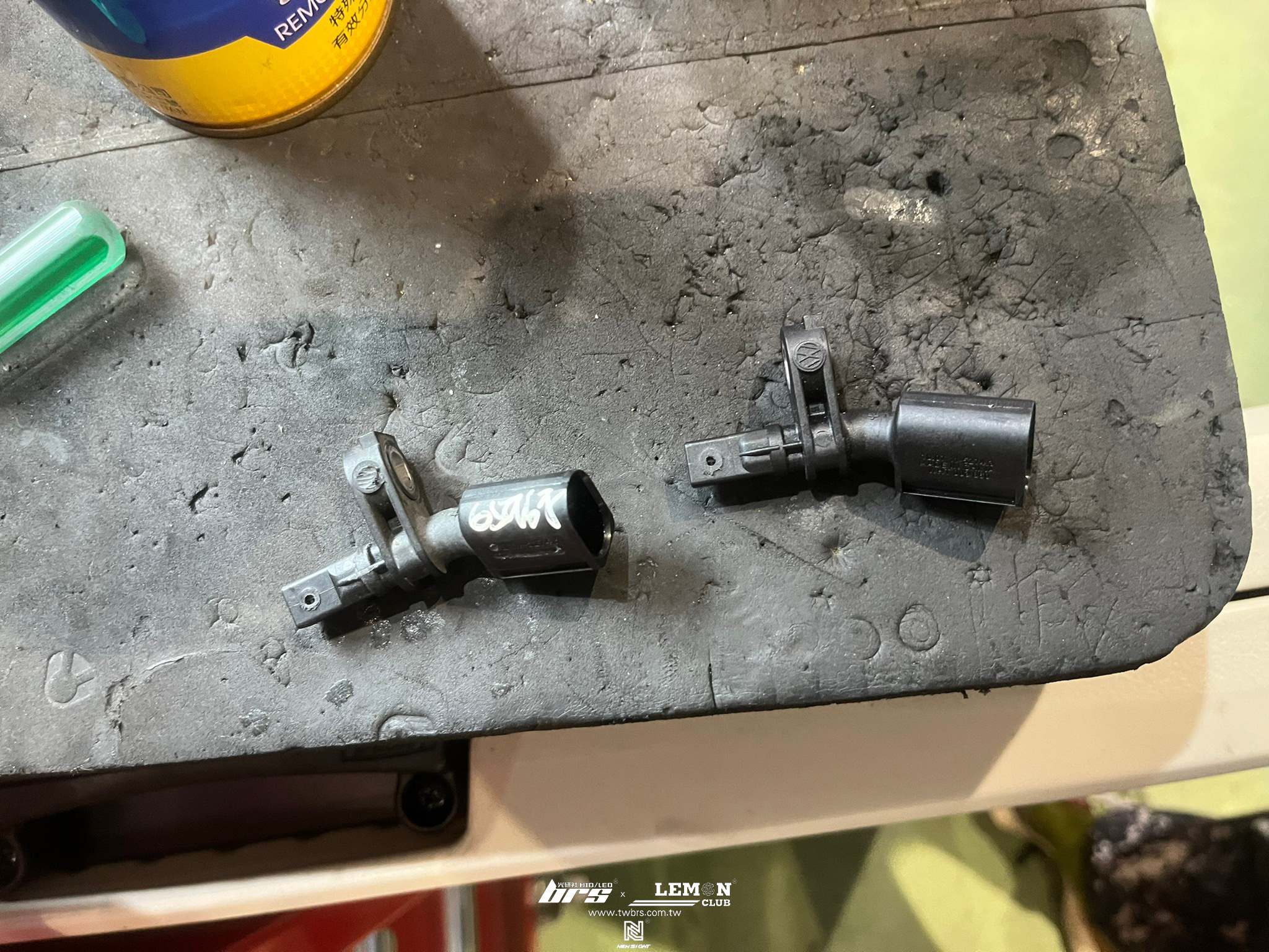 Skoda Octavia 安裝 右前輪速感知器