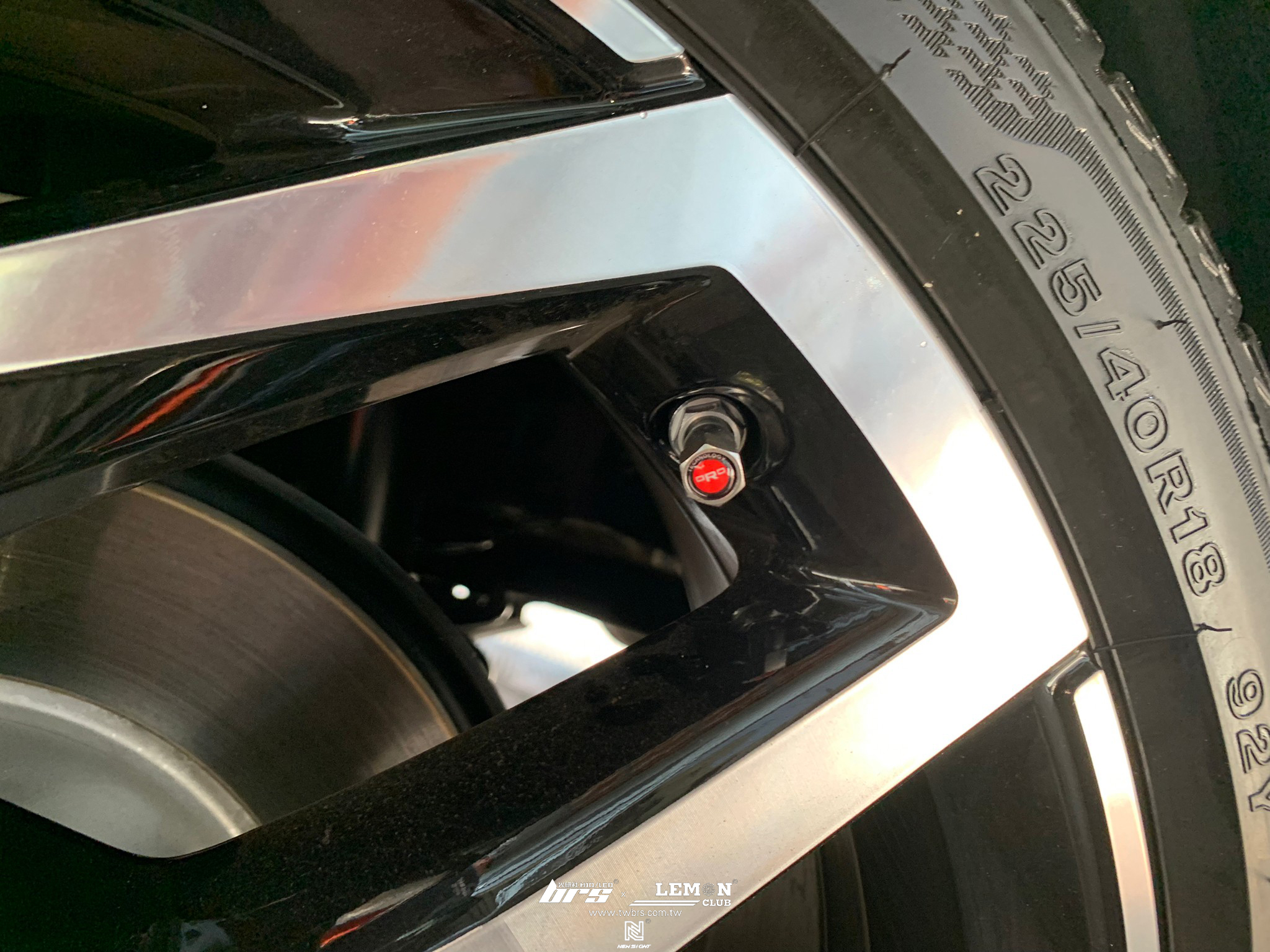 Volkswagen Golf 8 安裝 原廠直接式胎壓系統搭配ORO金屬氣嘴