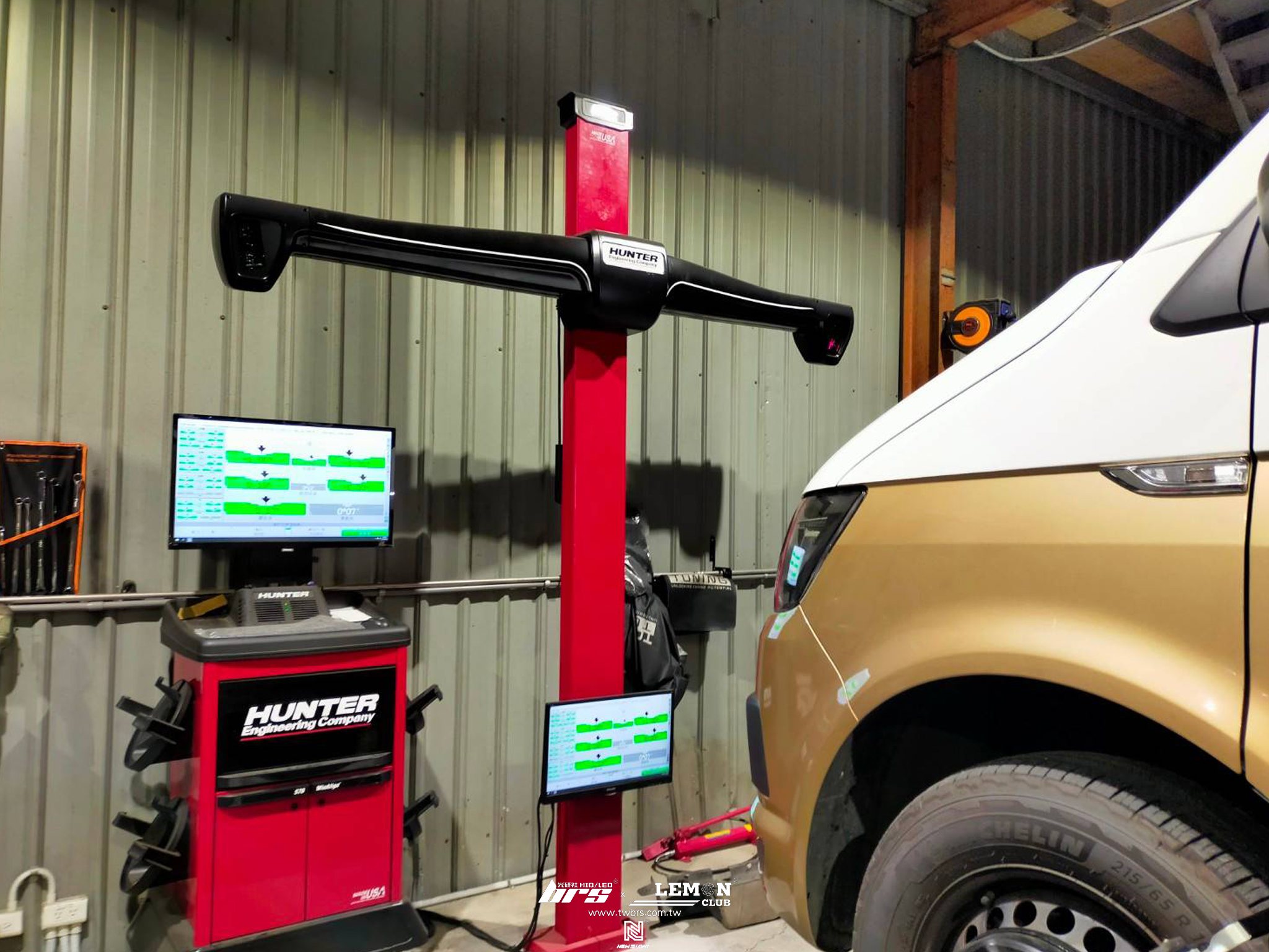 Volkswagen T6 安裝 前避震器上座+軸承更換+中門六角鎖更換+HUNTER 3D電腦四輪定位