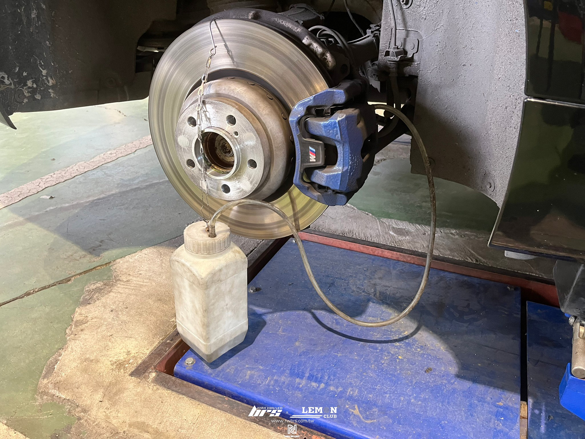 BMW G31 530 保養 原廠G12水箱精+DOT4號剎車油