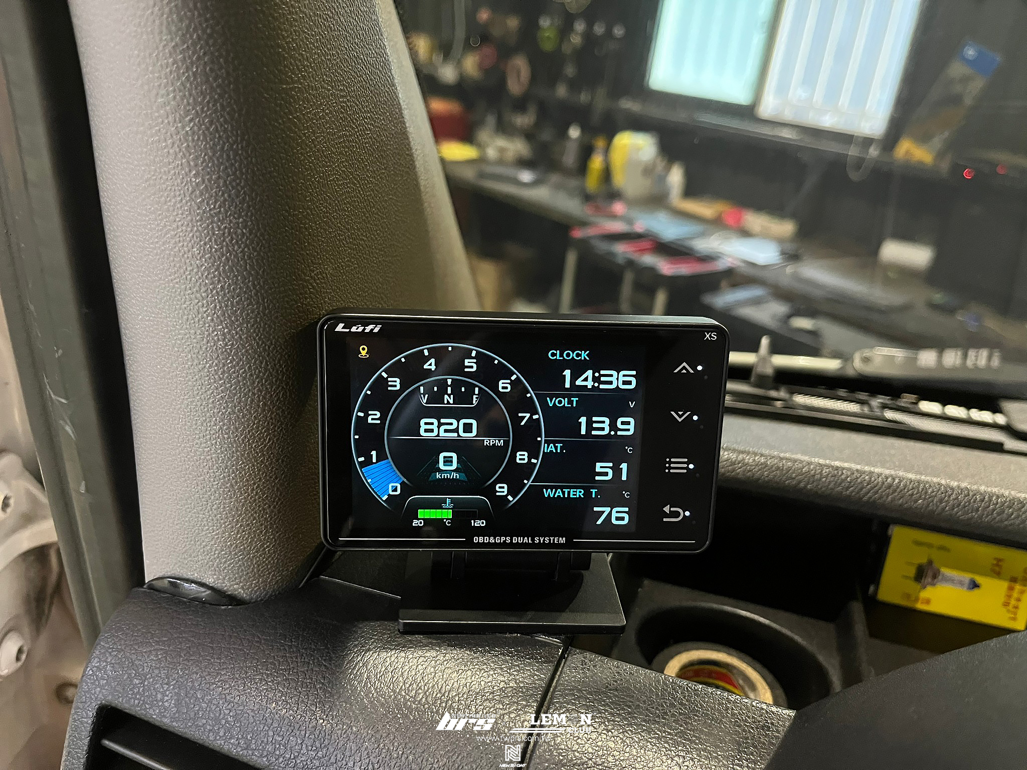 Mercedes Benz Sprinter 安裝 LUFI多功能顯示器(三代)