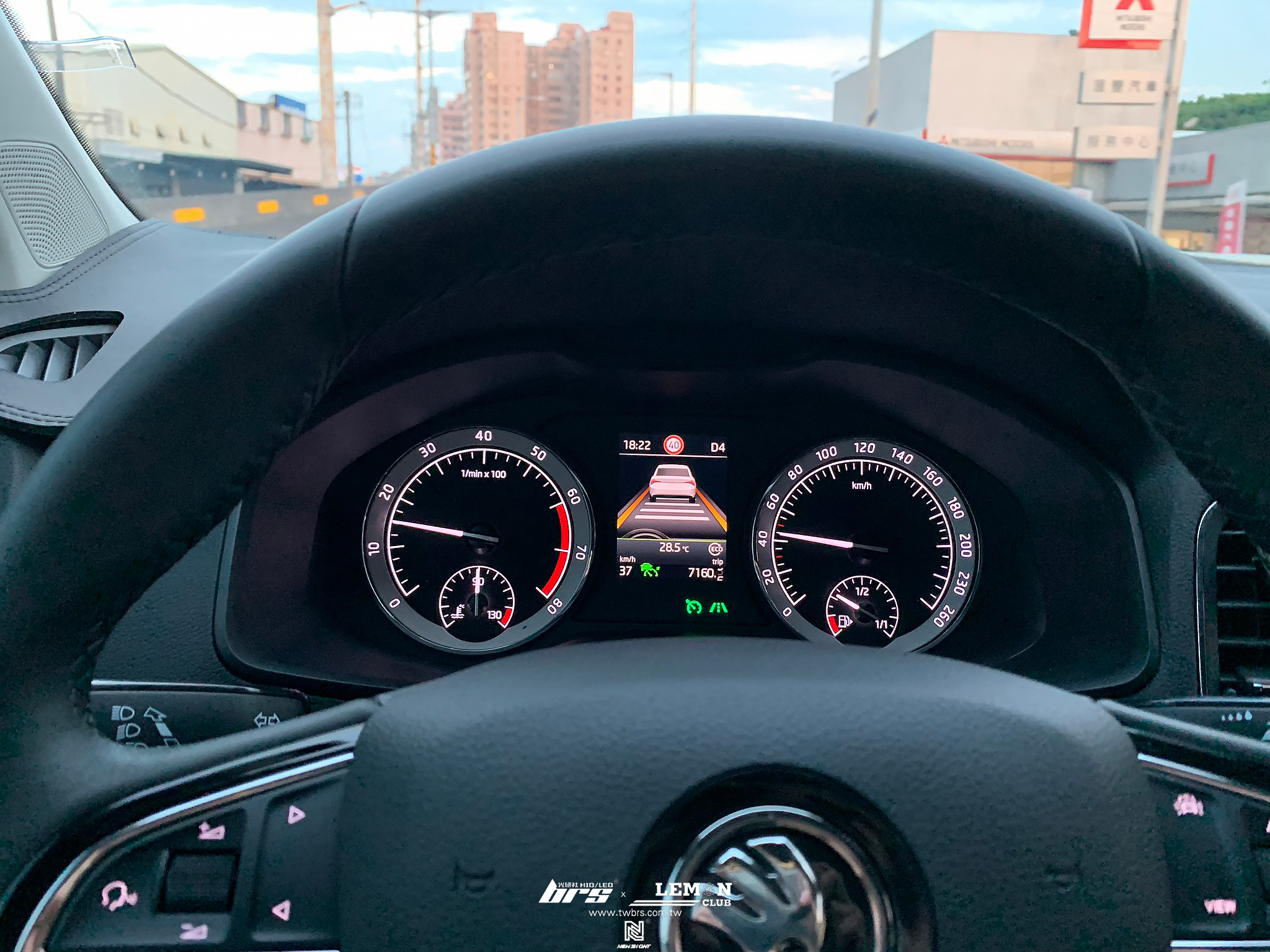 Skoda Karoq 安裝 車道保持系統