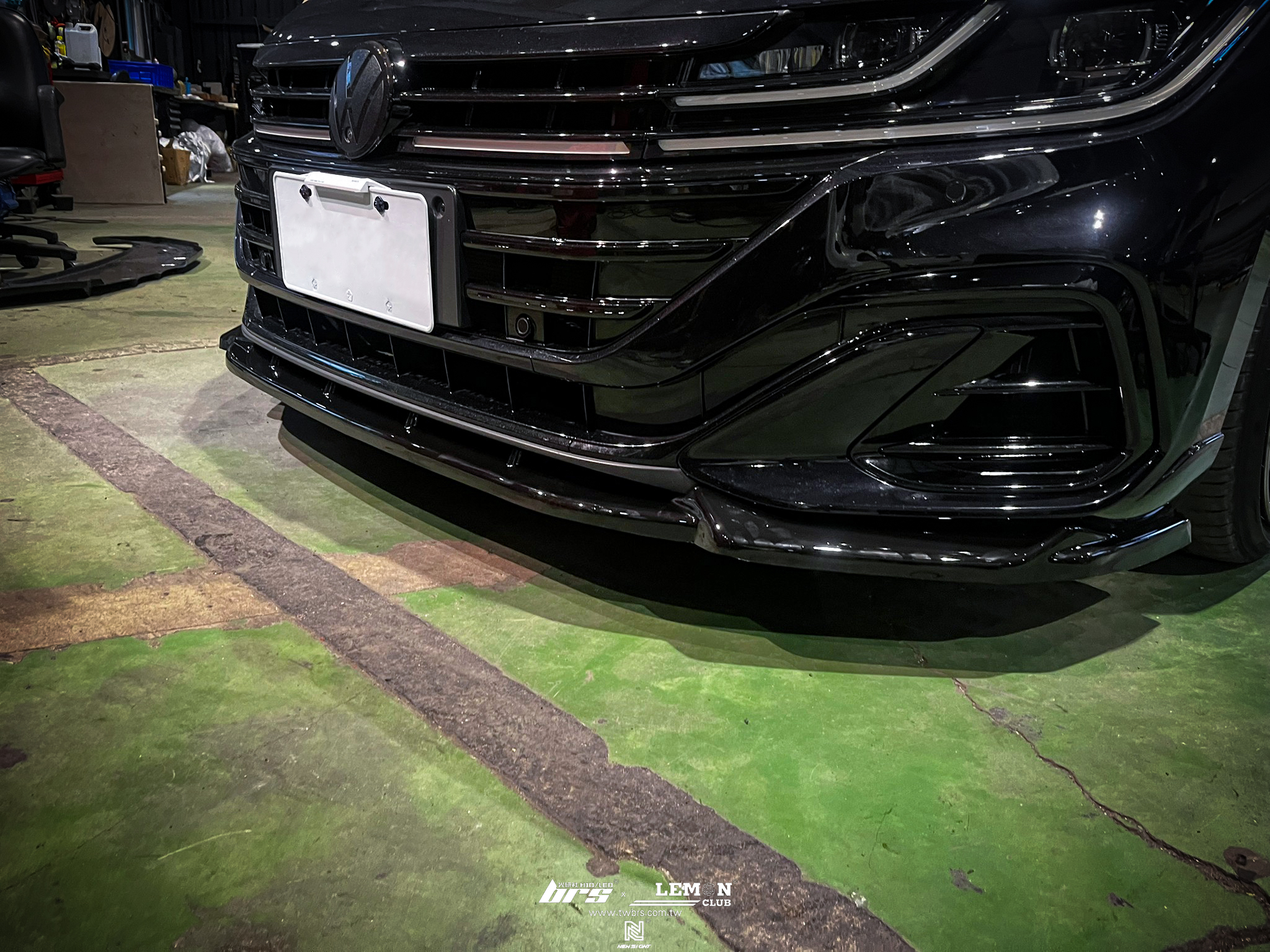 Volkswagen Arteon R-Line 安裝 類MAX前下巴