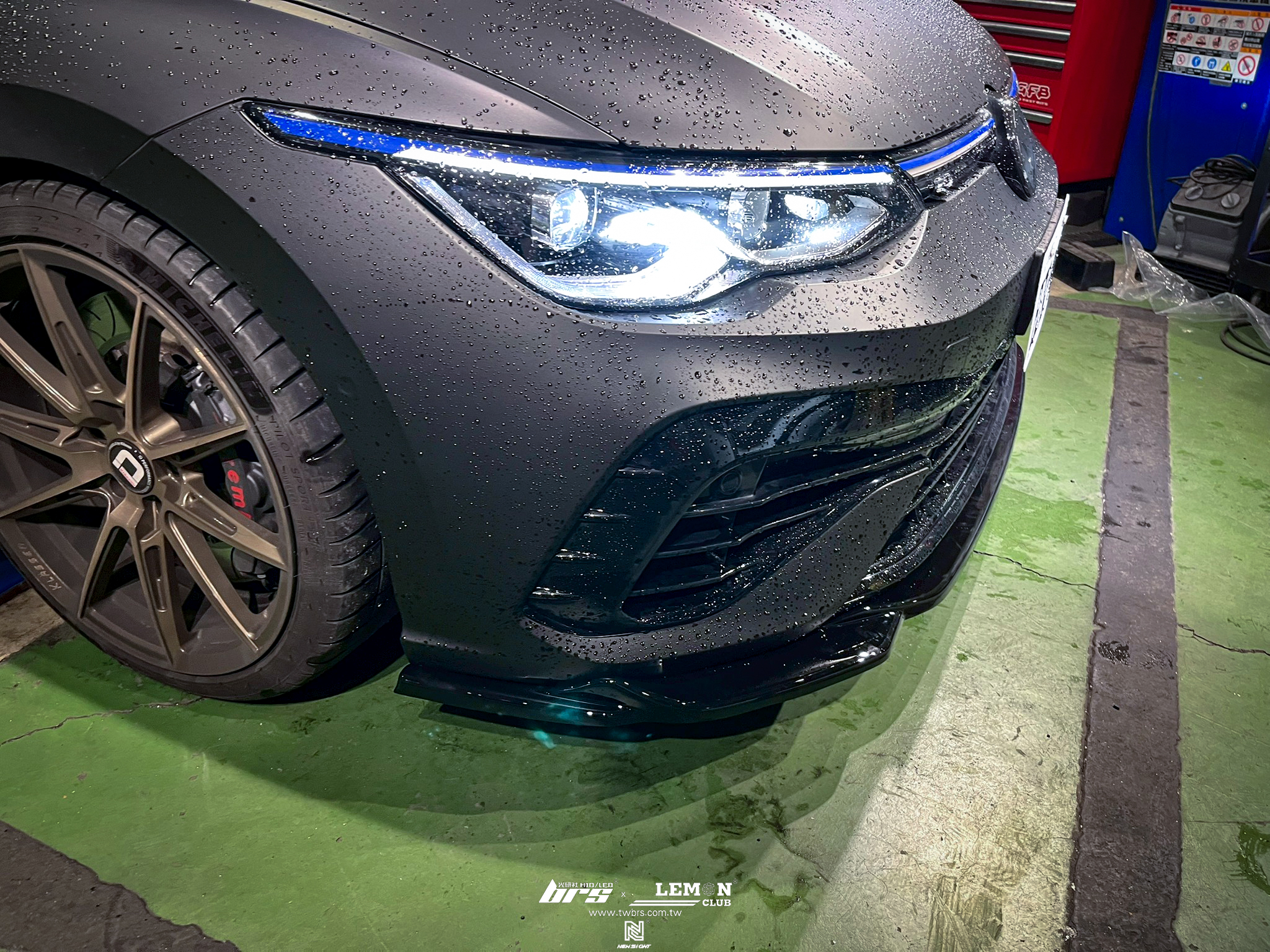 Volkswagen Golf 8 R 安裝 類MAX前下巴