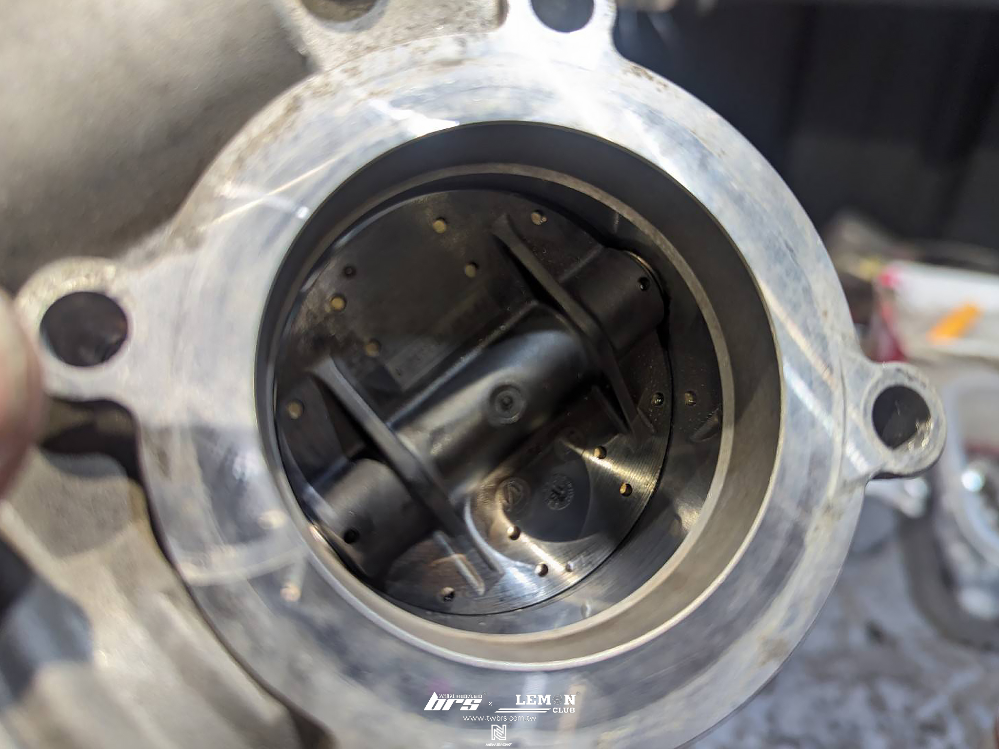 Skoda Octavia 保養(德國Rheinol萊茵機油5W30+原廠機油芯+原廠洩油螺絲+原廠洩油螺絲墊片+原廠火星塞+原廠變速箱油濾芯+奈米銀抗菌活性碳冷氣濾芯+原廠外皮帶+原廠外皮帶惰輪+原