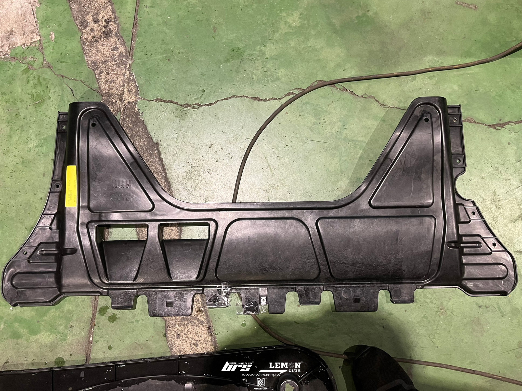 Skoda Octavia 安裝 Golf8 R下護板(開孔設計，加強變速箱導風散熱)