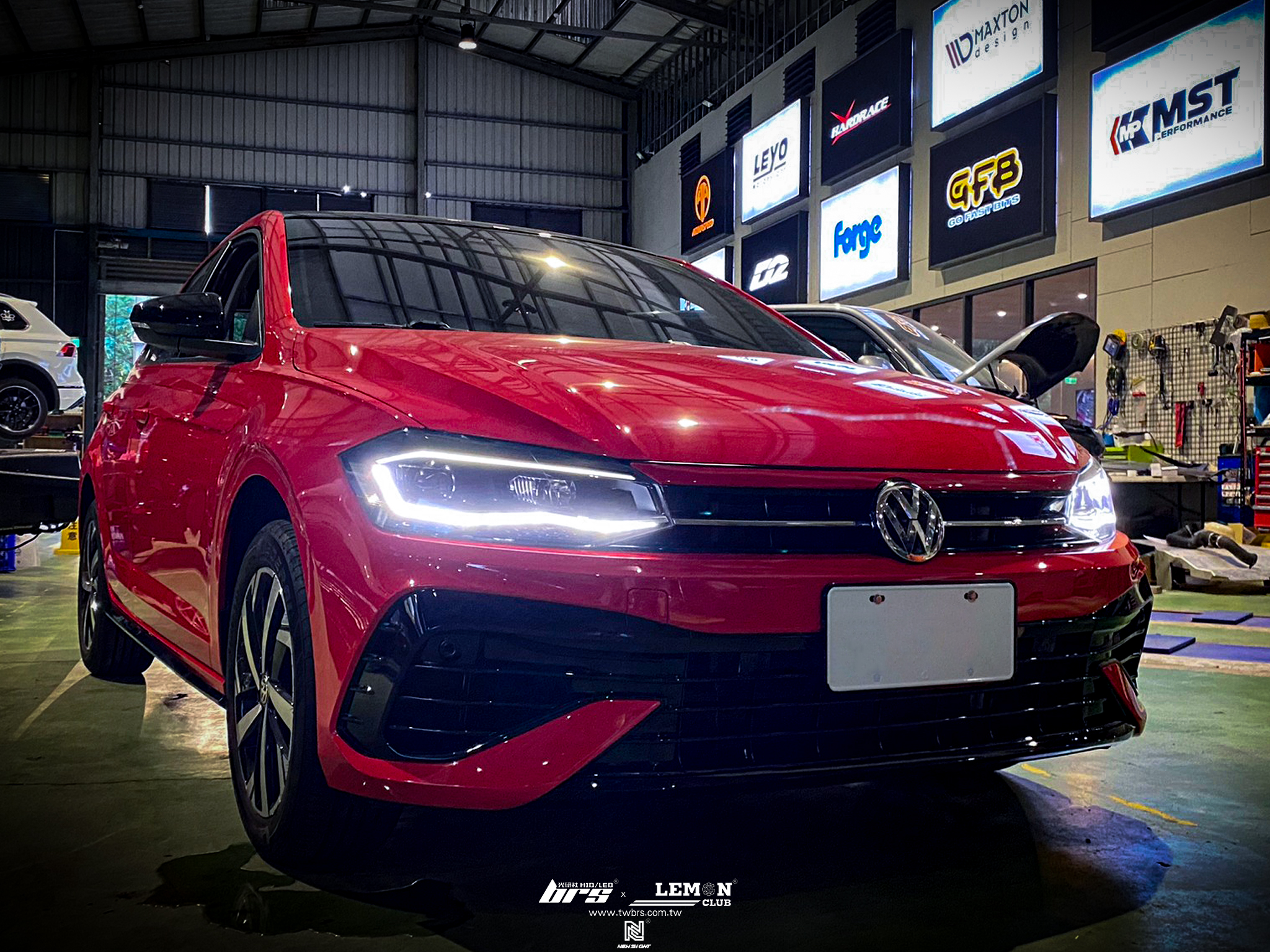 Volkswagen Polo AW 安裝 類 Golf 8 R 前保桿