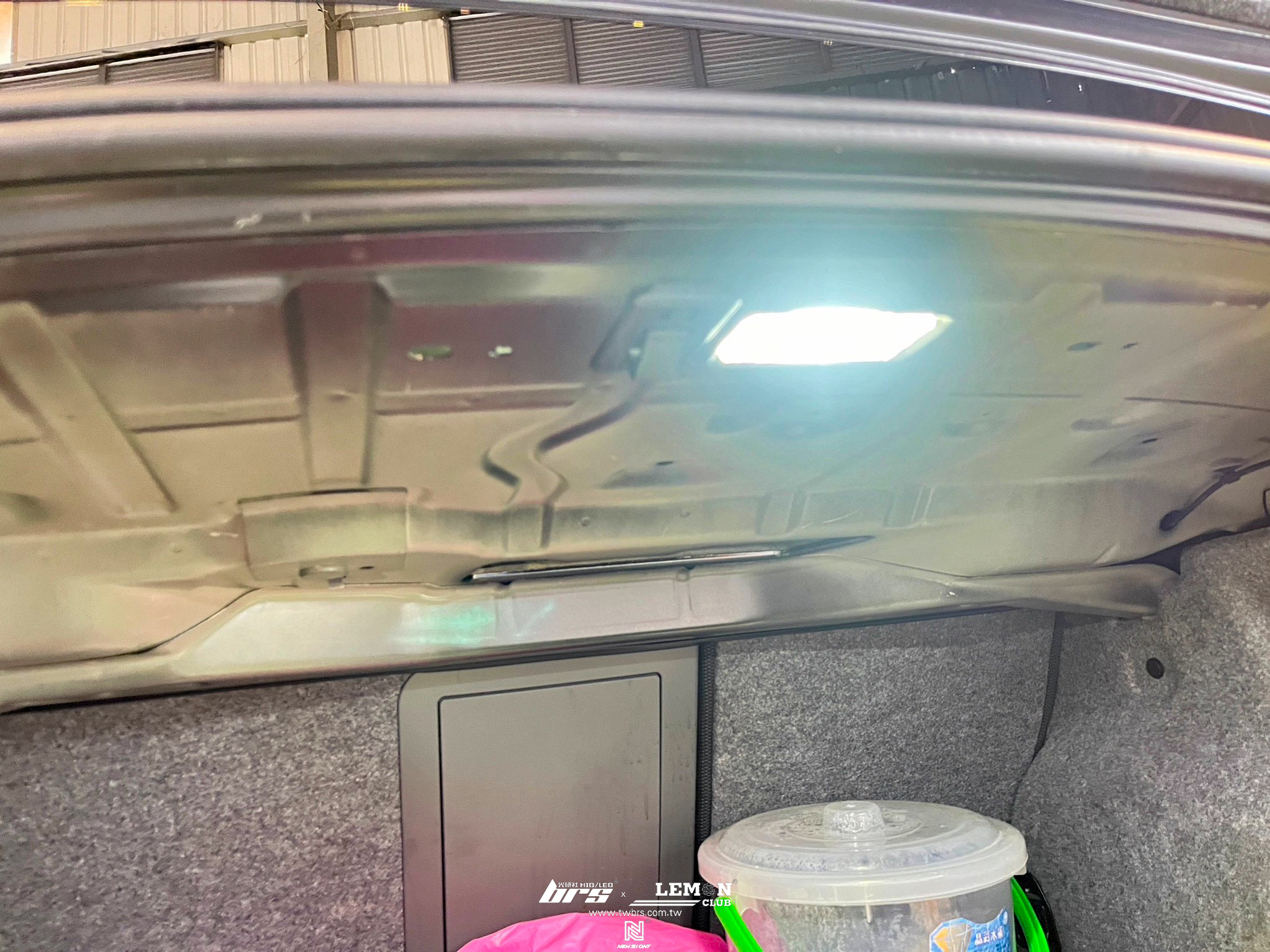 BMW E90 安裝 後尾箱燈