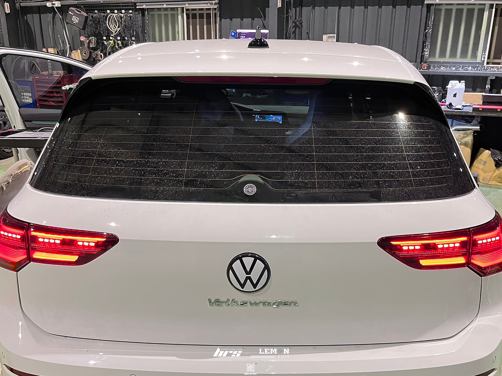 Volkswagen Golf 8 安裝 Leyo後雨刷移除塞