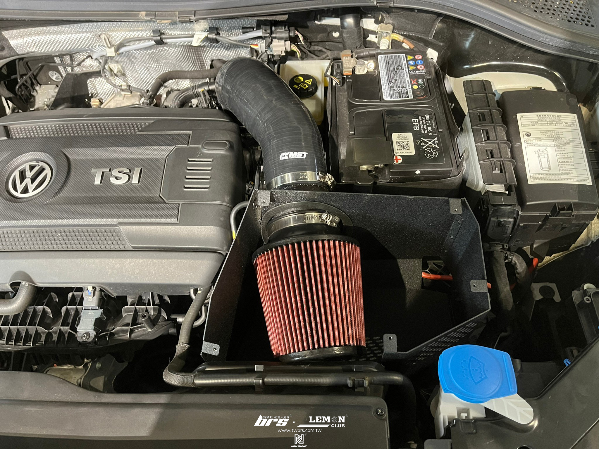 Volkswagen New Tiguan 安裝 鋼琴黑水箱罩+MST進氣系統+R-Line水箱罩標