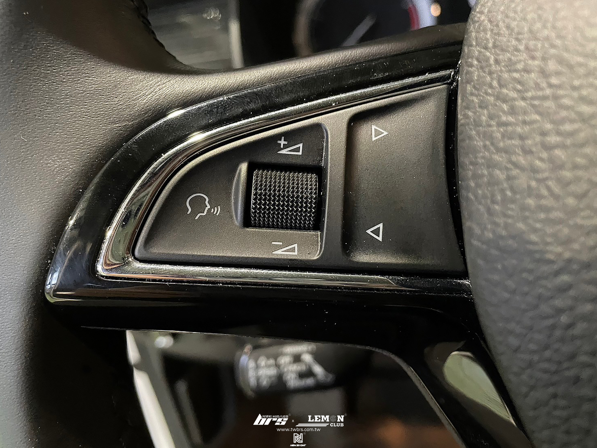 Skoda Superb 安裝 原廠多功能方向盤滾輪