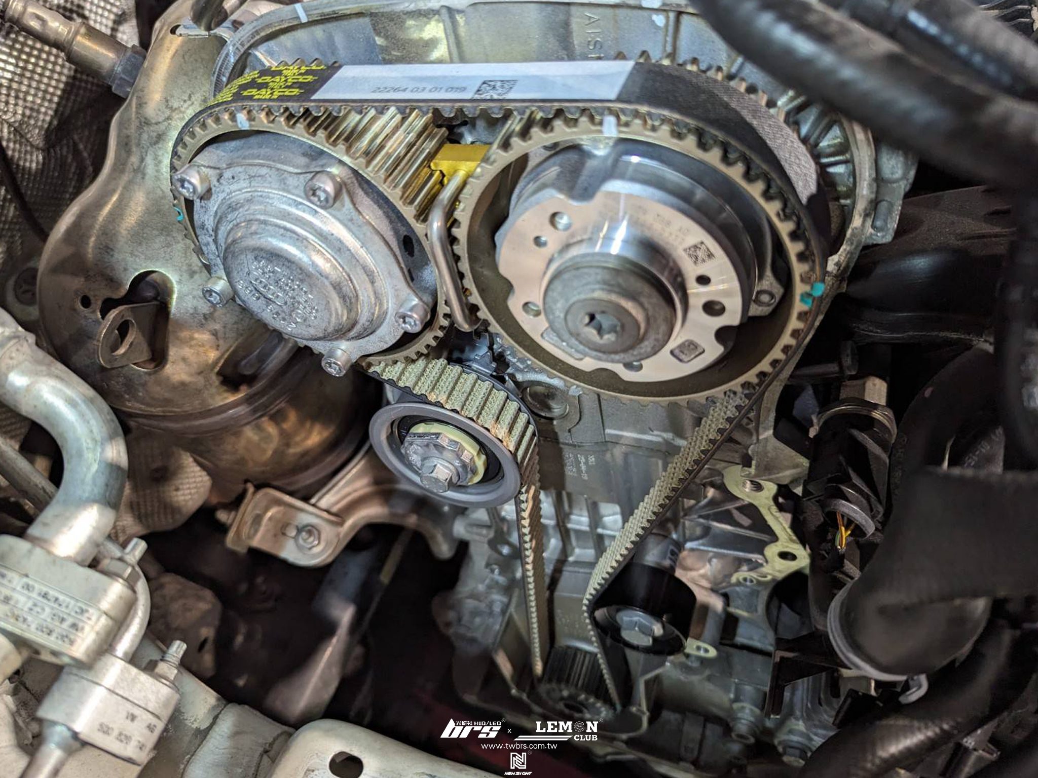 Volkswagen Golf 7.5 保養(德國Rheinol萊茵機油0W20+原廠機油芯+原廠洩油螺絲+原廠洩油螺絲墊片+原廠火星塞+杏合醫療級MQB冷氣空調濾芯+DOT4號剎車油+正時套組)+節