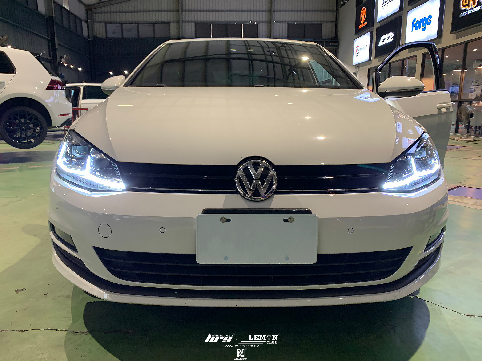 Volkswagen Golf 7 安裝 7改7.5銀線魚眼大燈總成+大燈HIGHLIGHT SS款(高階款) 6000K LED+7改7.5LED尾燈