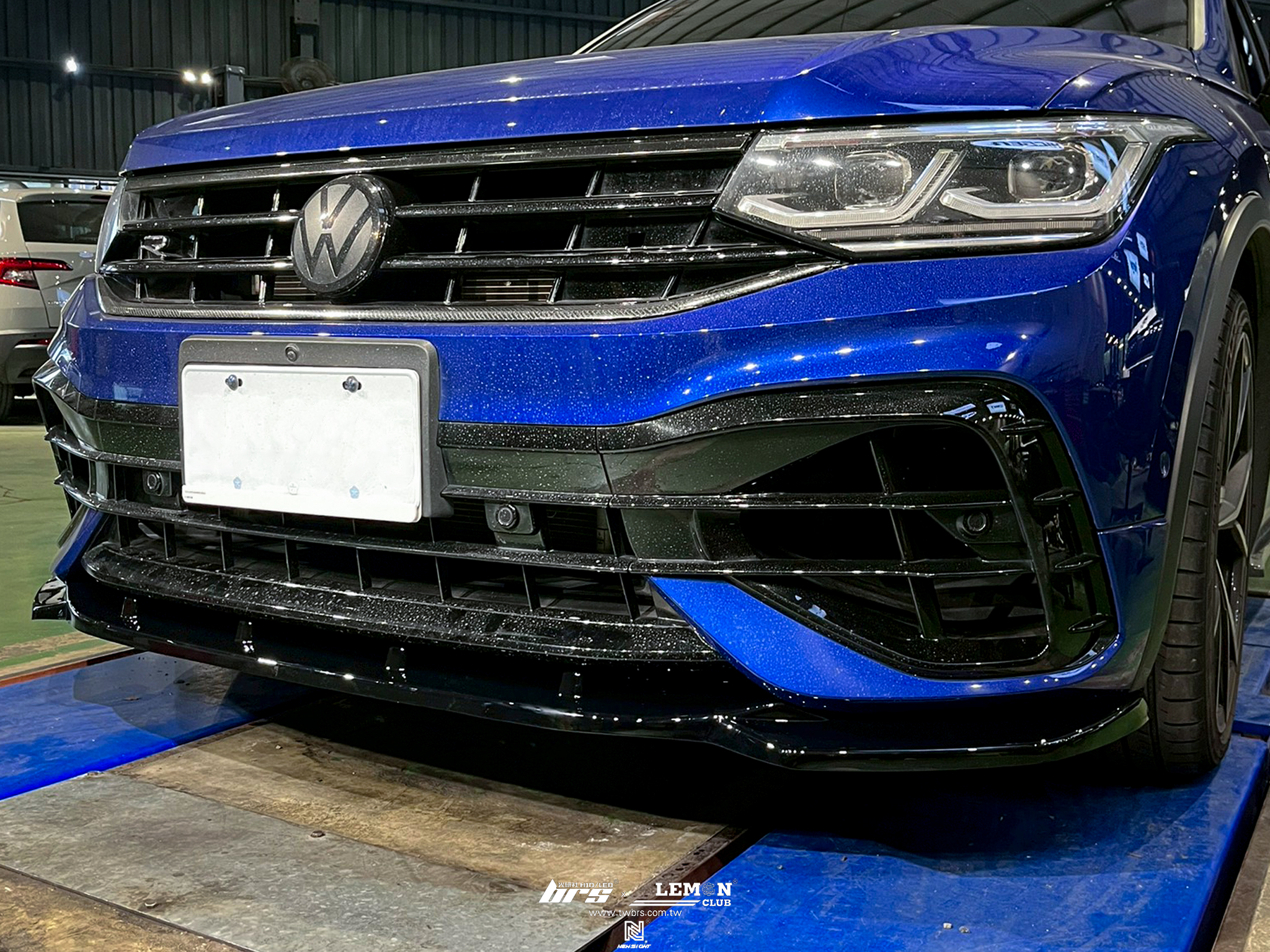 Volkswagen New Tiguan R 安裝 類MAX前下巴