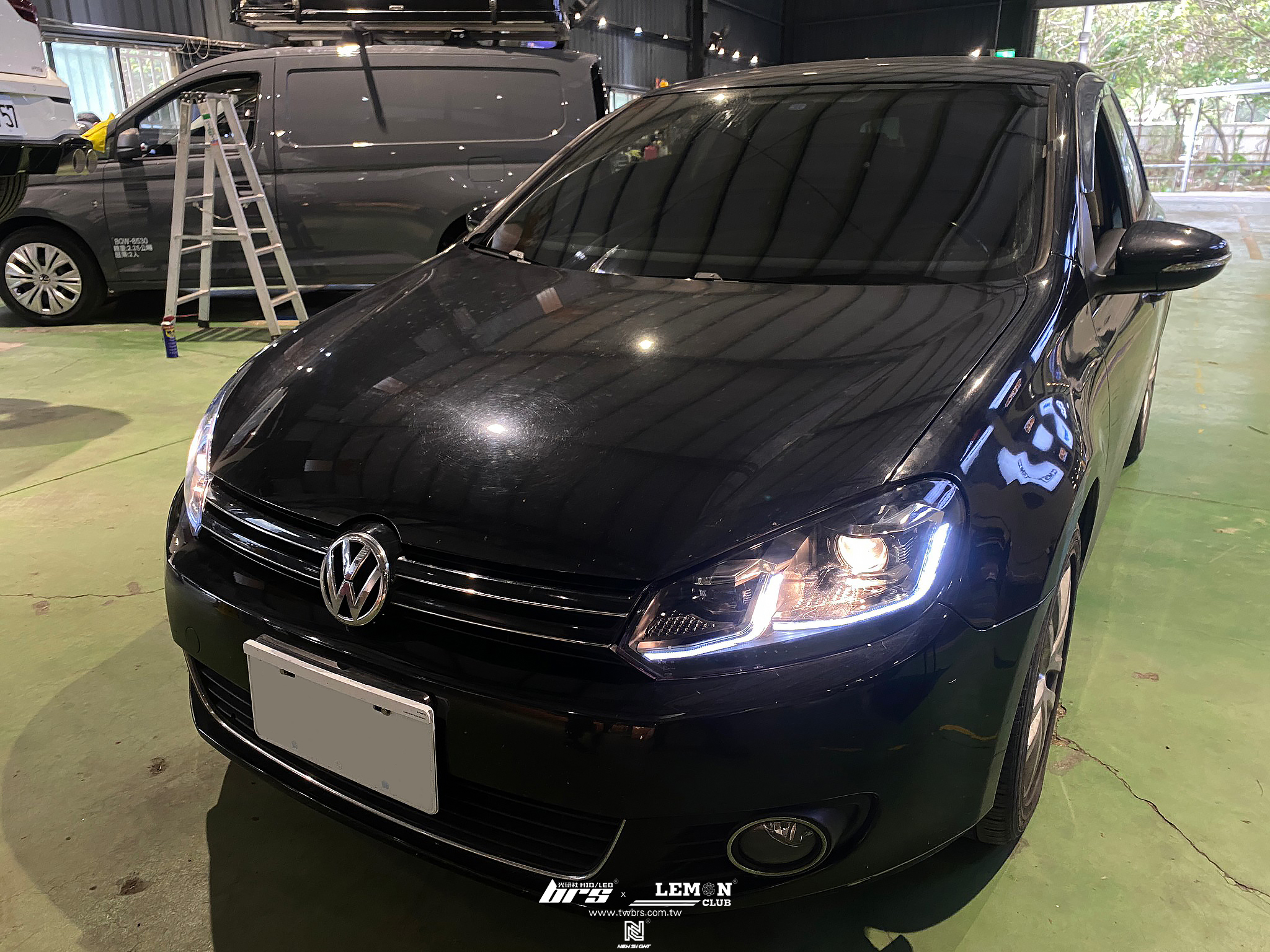 Volkswagen Golf 6 安裝 6改7.5銀線魚眼大燈總成+R20 流水尾燈