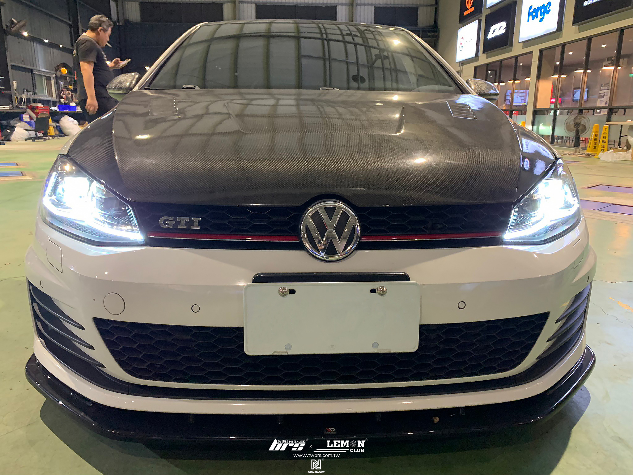 Volkswagen Golf 7 安裝 7改7.5銀線魚眼大燈總成+大燈HIGHLIGHT SS款(高階款) 6000K
