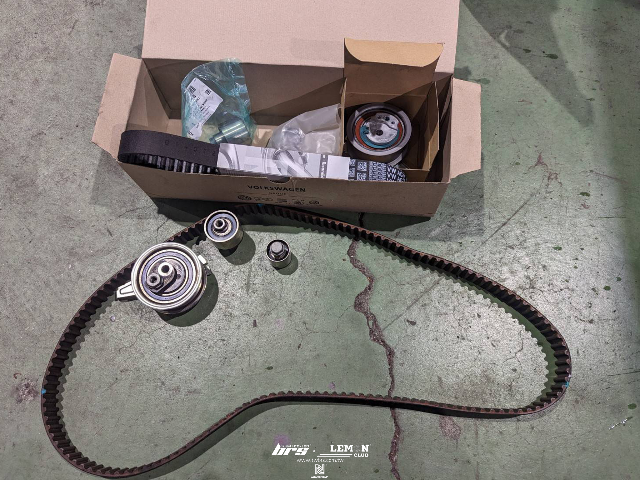 Skoda Superb 保養(原廠正時皮帶+原廠機油泵皮帶+原廠水泵浦+原廠G12水箱精)