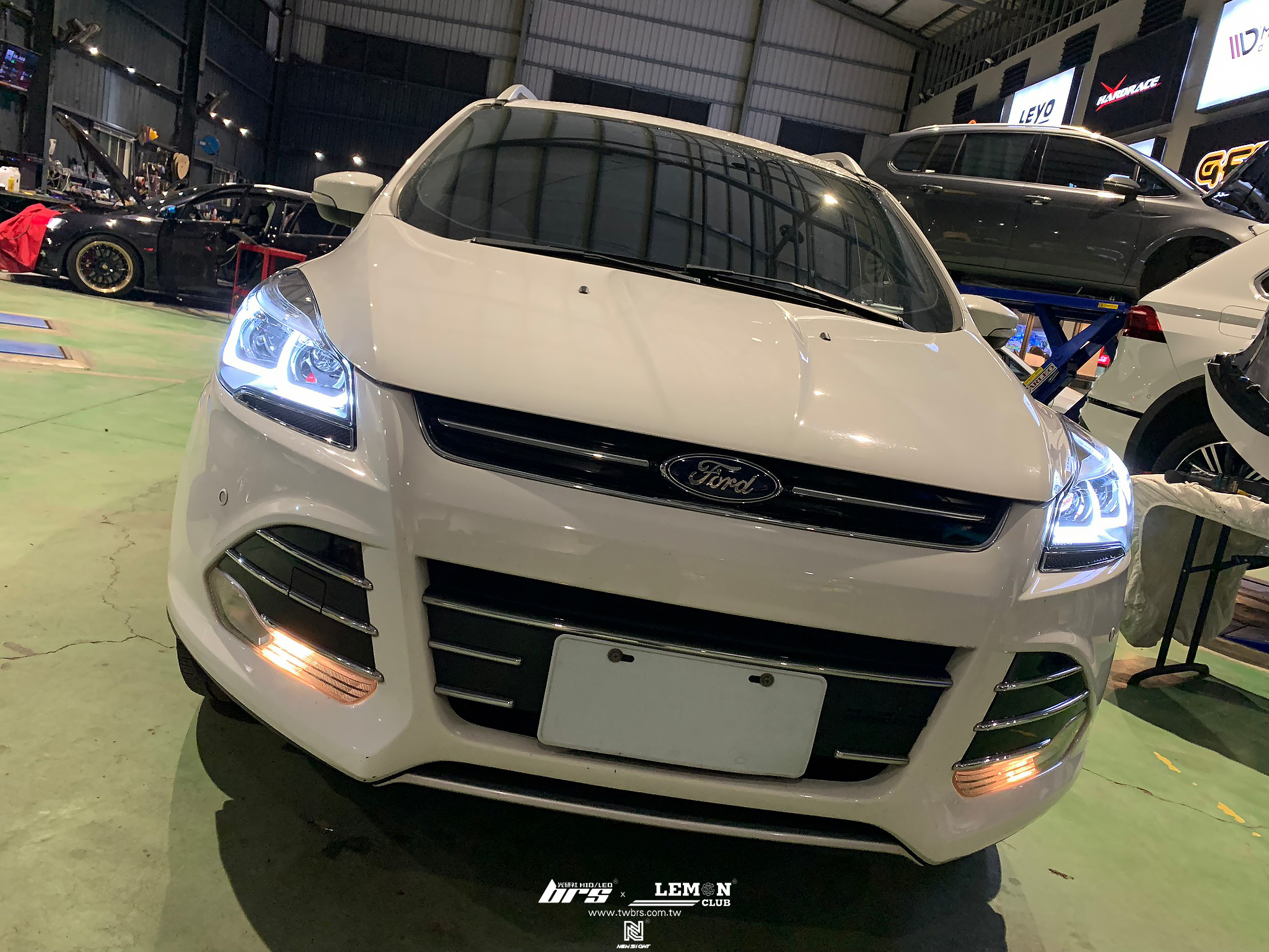 Ford Kuga 安裝 導光雙U大燈總成