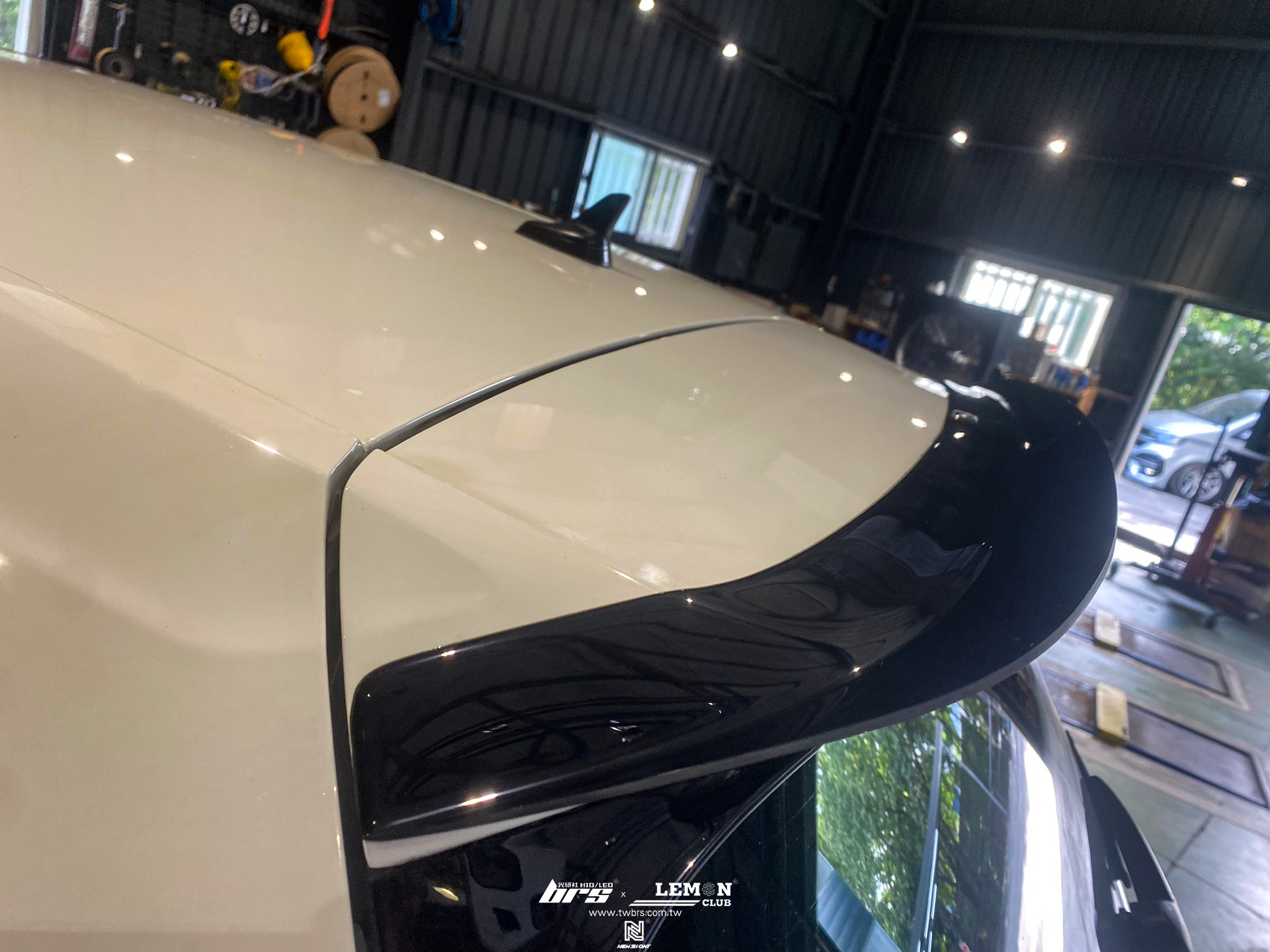 Volkswagen Golf 7.5 R 安裝 MAXTON尾翼+MAXTON後下巴