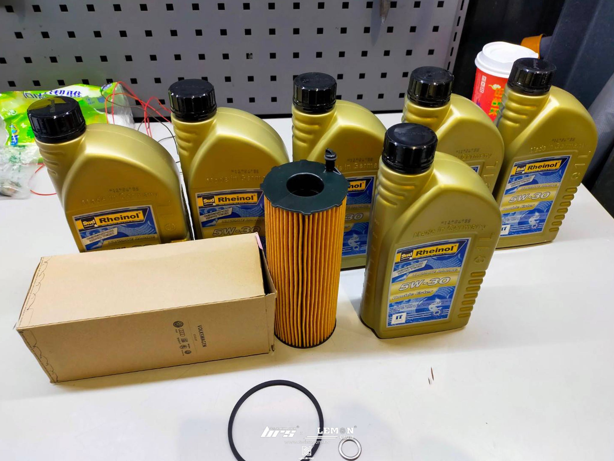 Audi Q7 保養(Rheinol萊茵機油5W30+原廠機油芯+BOSCH空氣濾芯+BOSCH冷氣濾芯)