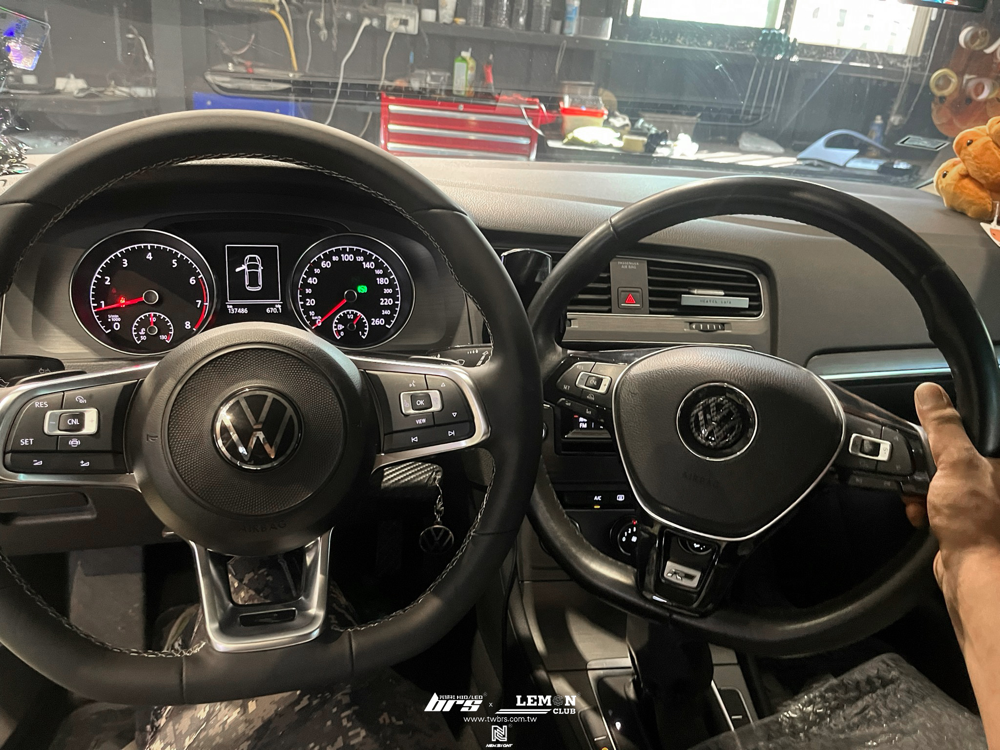 Volkswagen Golf 7 安裝 多功能方向盤帶換檔撥片+方向盤蜂巢氣囊蓋