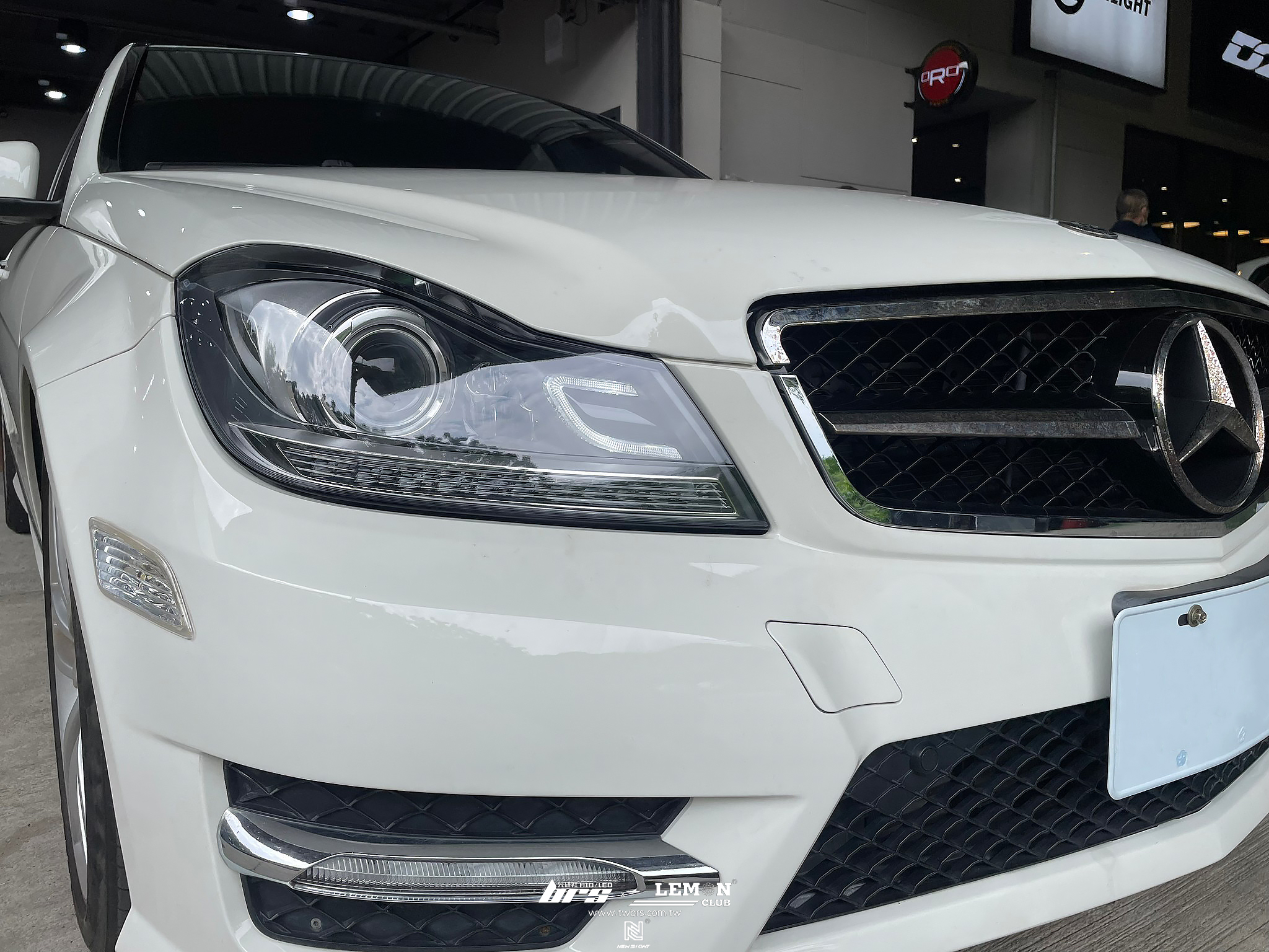 Benz C250 安裝 大燈總成