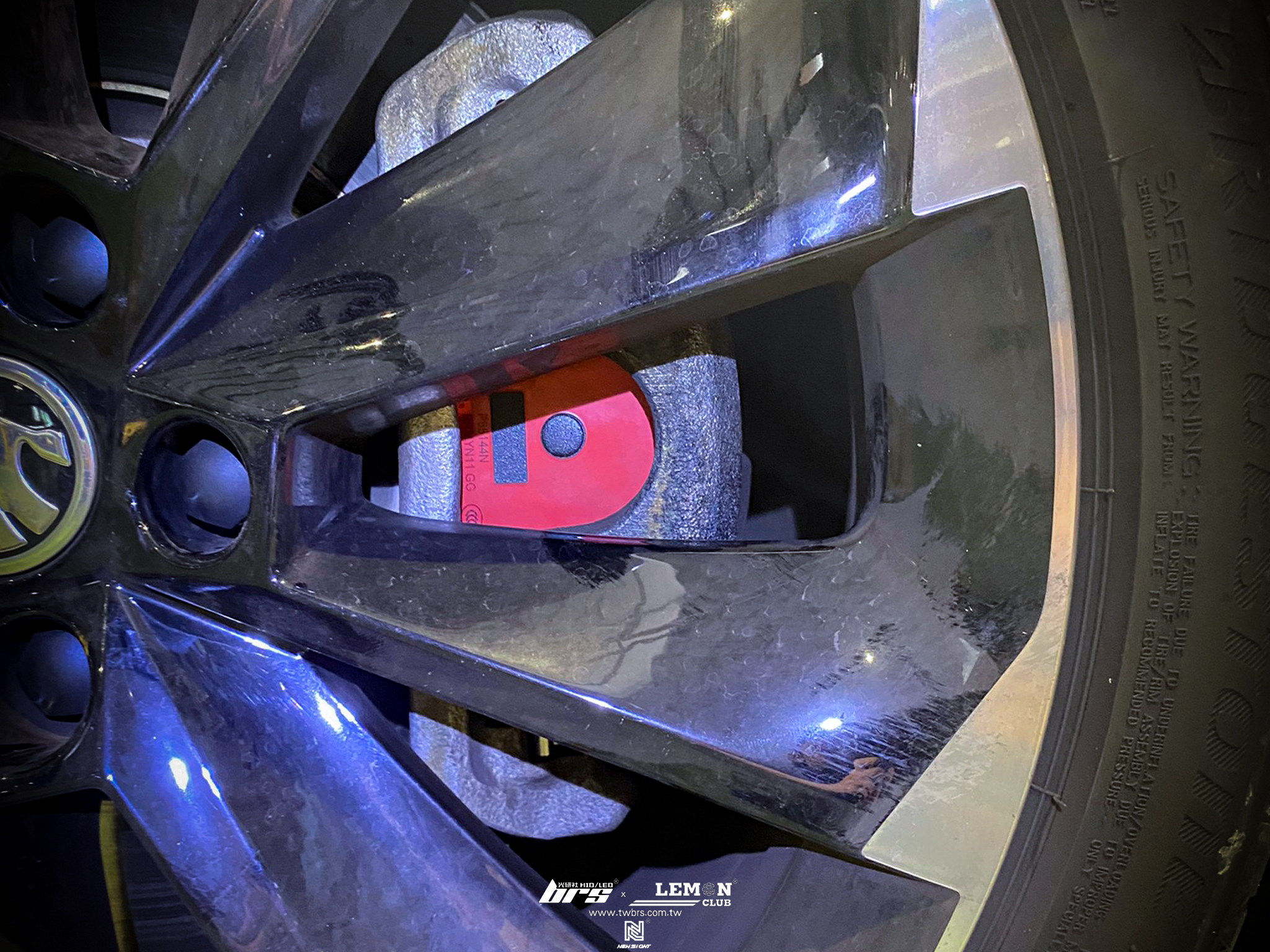 Skoda Superb 安裝 前Brembo來令片(紅皮)