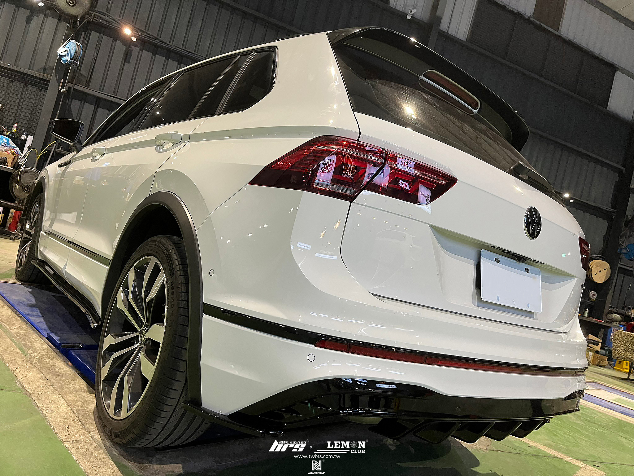 Volkswagen New Tiguan 安裝 R後保桿+類MAX後下擾流+類MAX後下包角