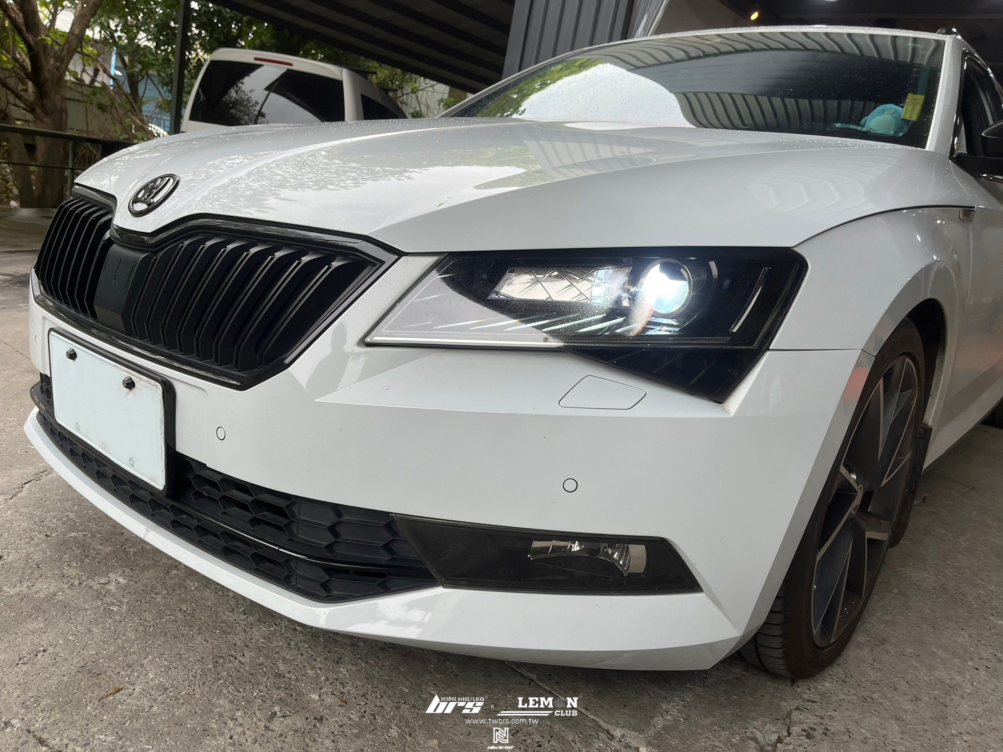 Skoda Superb 安裝 D3S 6500K 高階款LED