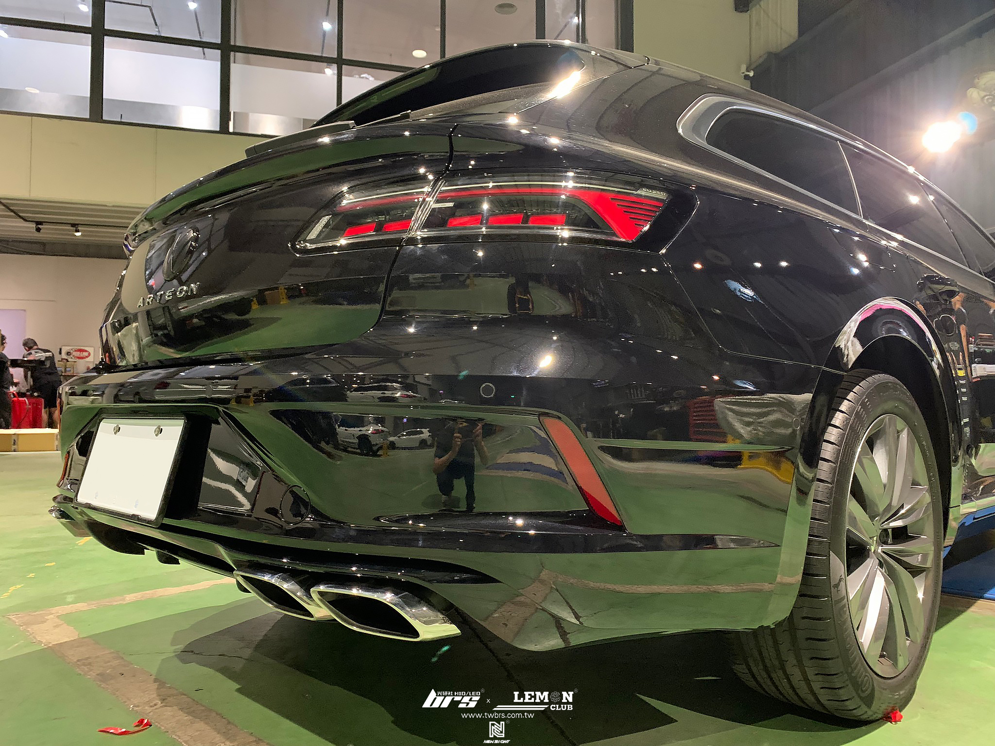 Volkswagen Arteon 安裝 R後保桿+四出排氣管