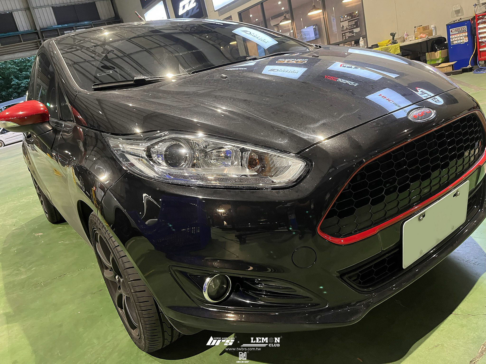 Ford Fiesta 安裝 魚眼大燈總成+大燈HIGHLIGHT SE款(一般款) 6000K LED