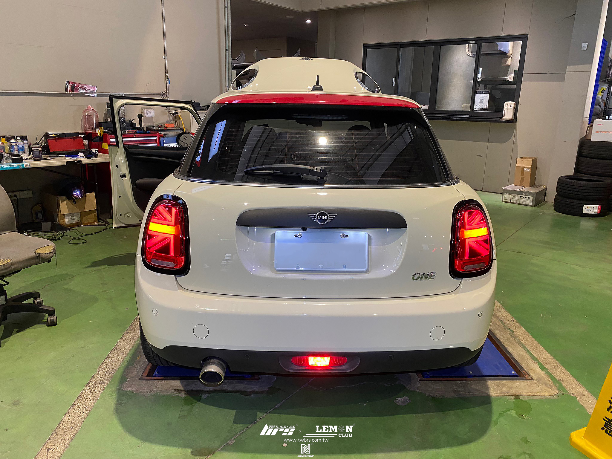 MINI F56 安裝 紅殼款LED英國國旗尾燈