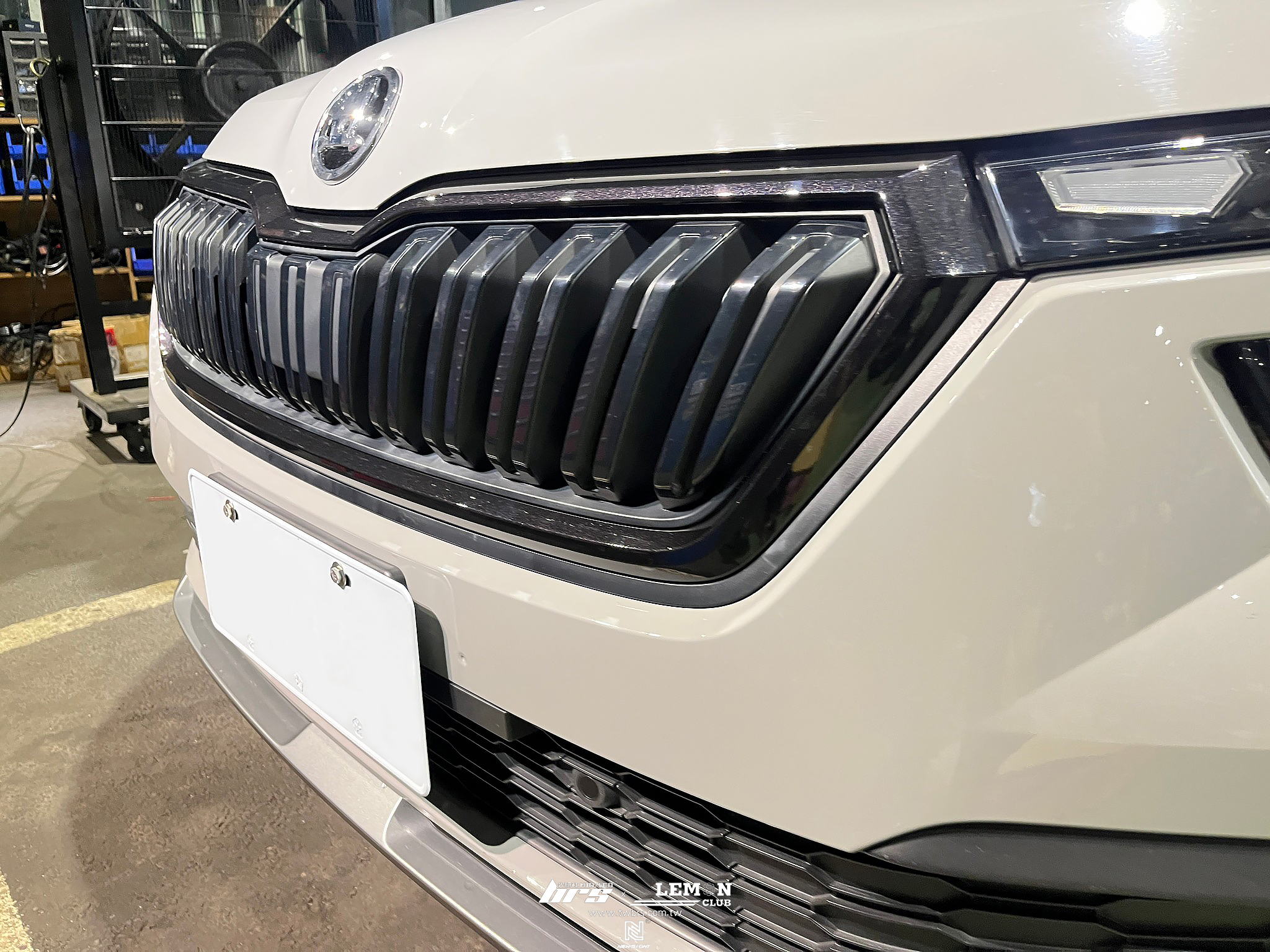 Skoda Kamiq 安裝 水箱罩黑框