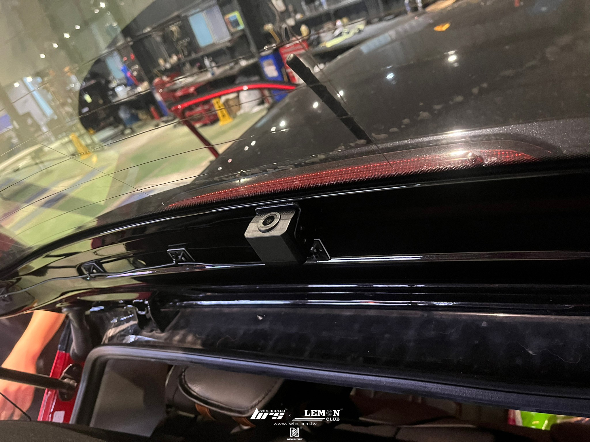 Skoda Fabia 安裝 DOD RZW988 後視鏡型行車紀錄器