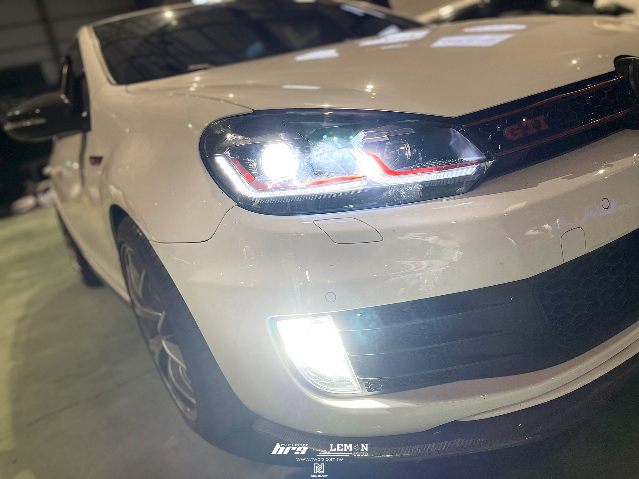 Volkswagen Golf 6 GTI 安裝 6改7.5紅線大燈總成+大燈-HIGHLIGHT SS款(高階款) 6000K LED+霧燈-HIGHLIGHT SS款(高階款) 6000K LED