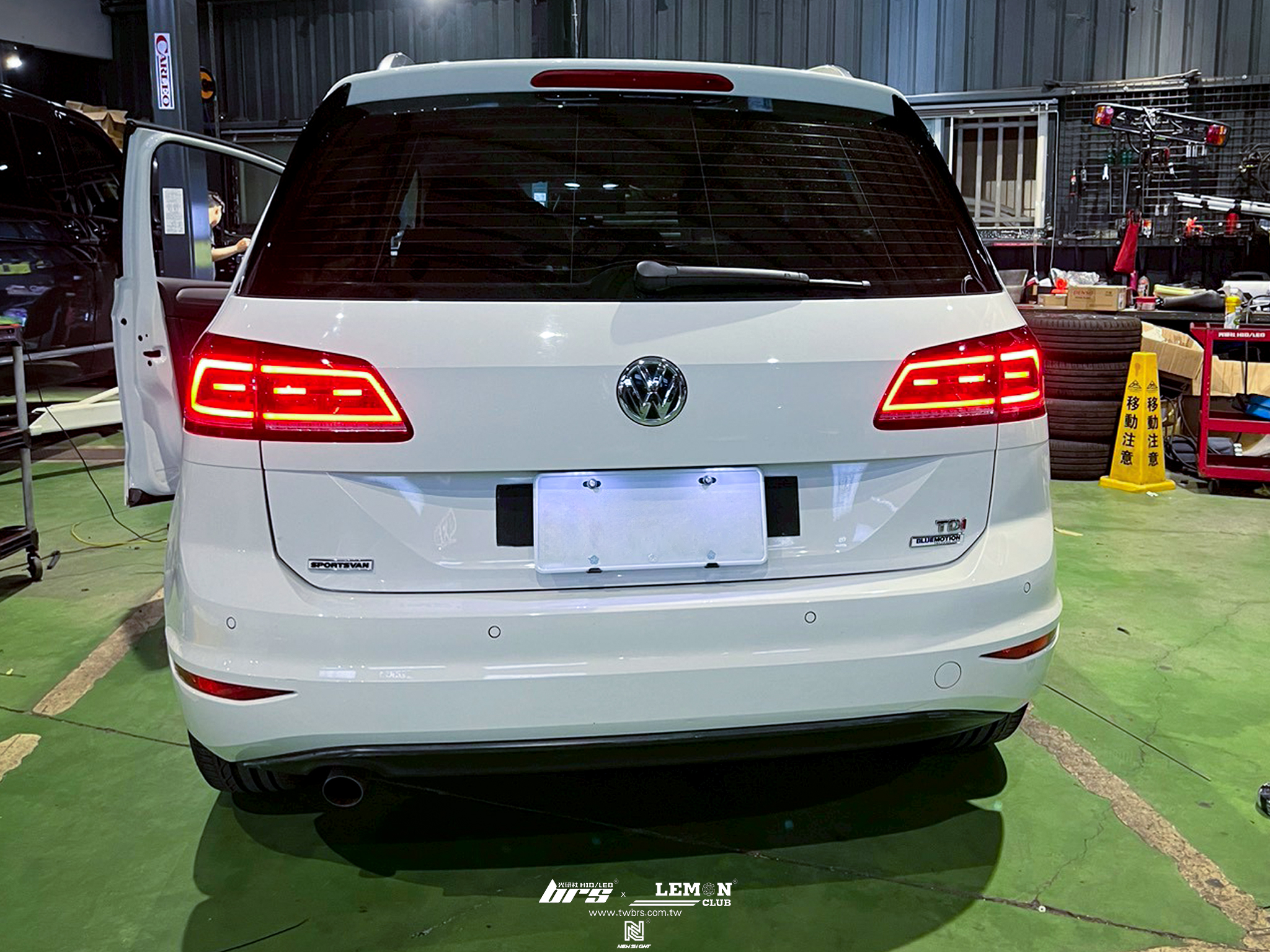Volkswagen Sportsvan 安裝 原廠汽車尾燈