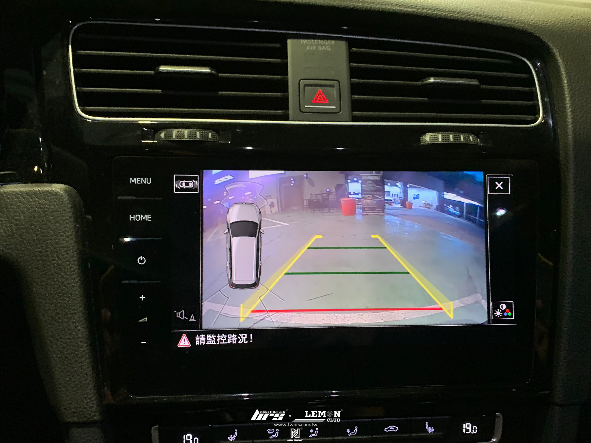 Volkswagen Golf 7.5 安裝 翻蓋倒車顯影(軌跡版)+門邊燈