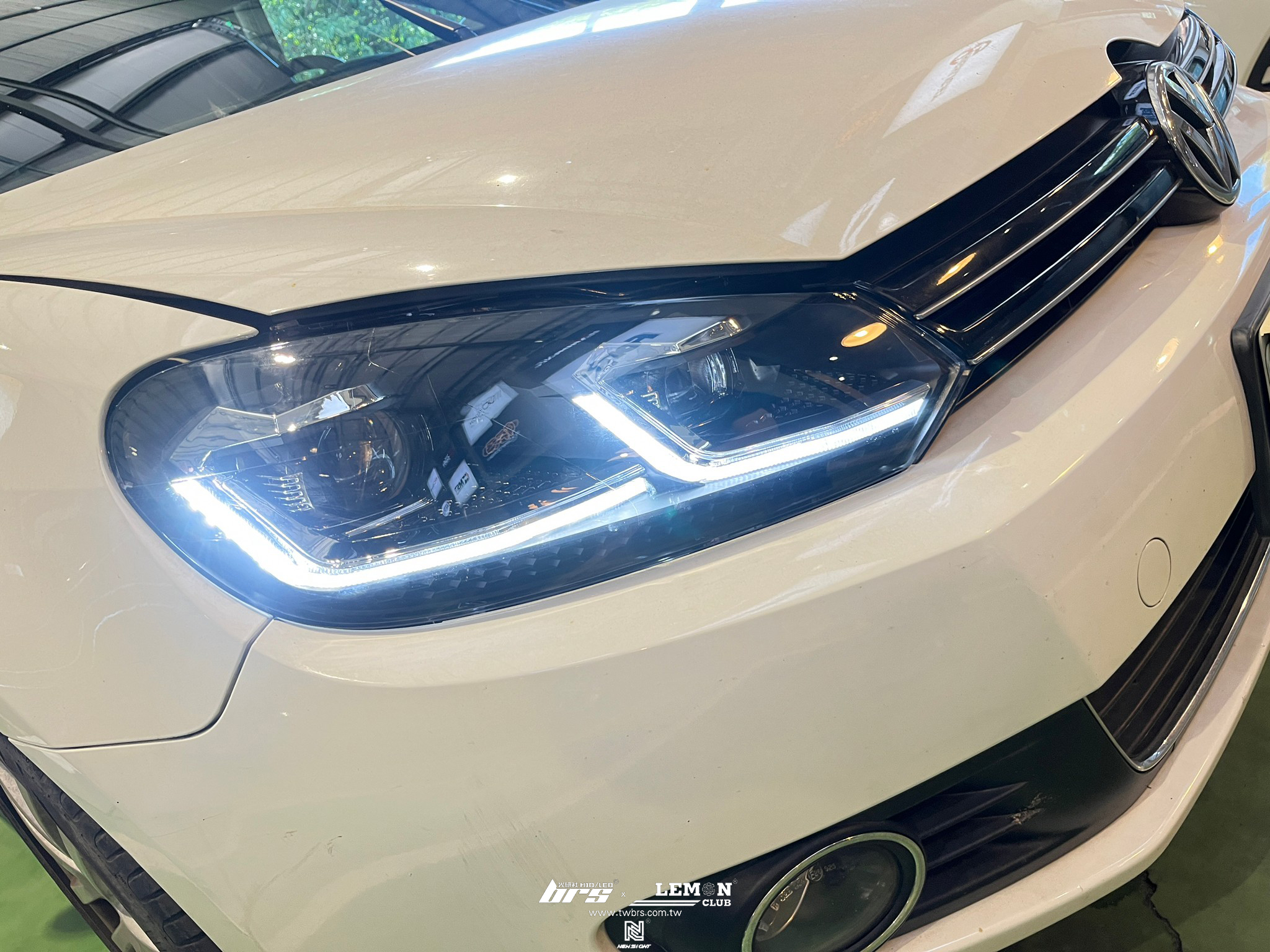 Volkswagen Golf 6 安裝 6改7.5銀線魚眼大燈總成+R20尾燈