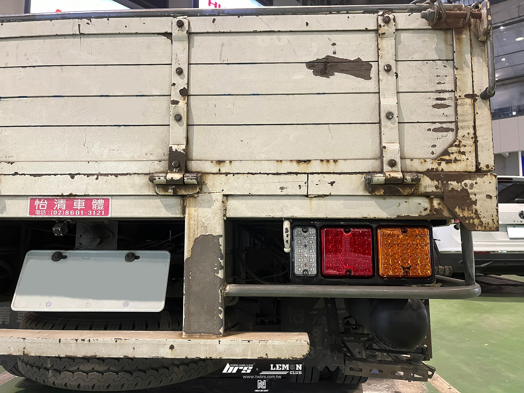 HINO 貨車 安裝 LED尾燈總成(R邊)