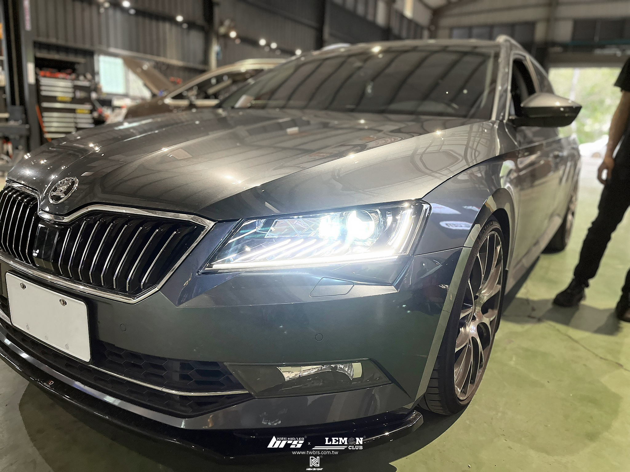 Skoda Superb 安裝 大燈總成+大燈HIGHLIGHT SS款(高階款) 6500K LED