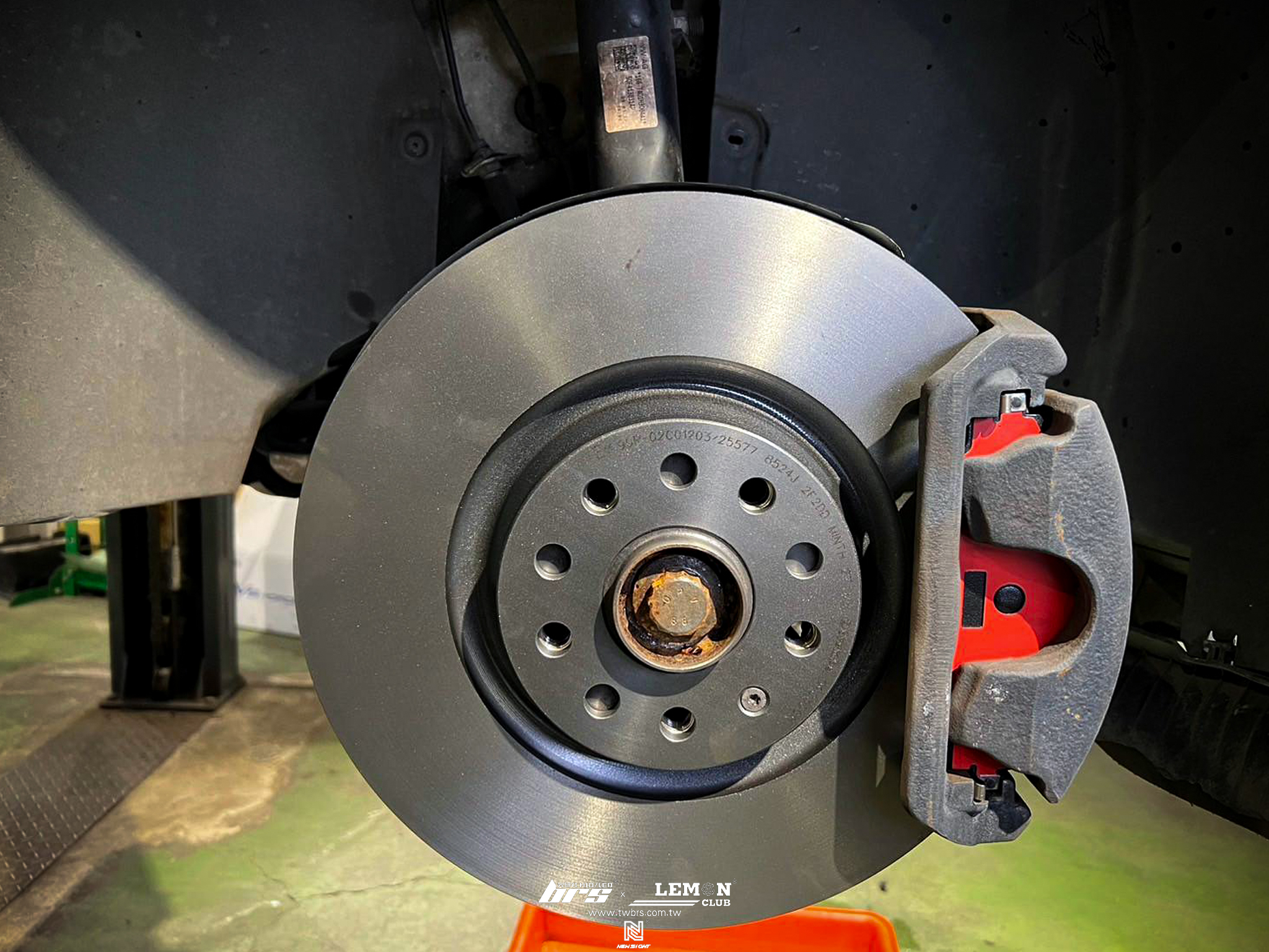 Skoda Kodiaq 安裝 前Brembo平盤更換+前Brembo來令片(紅皮)+KATECOOL DQ500 變速箱冷卻器