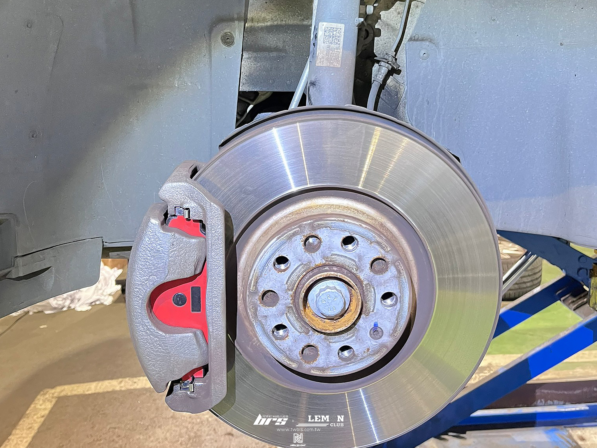 Volkswagen New Tiguan 安裝 後Brembo來令片(紅皮)