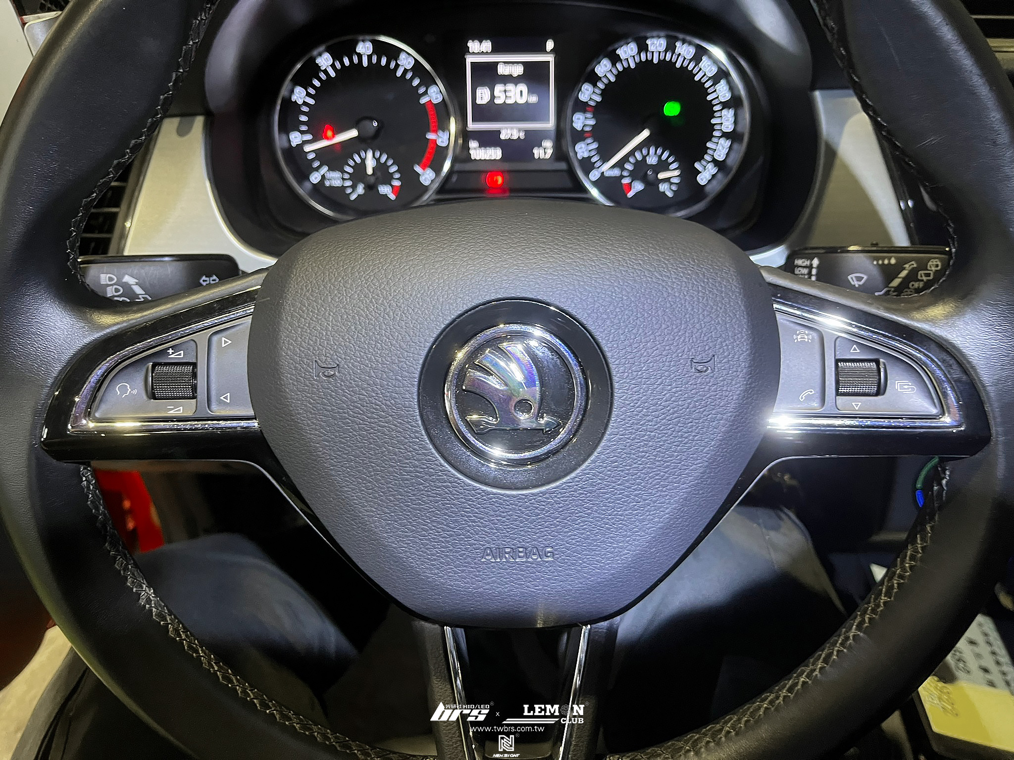 Skoda Fabia 安裝 多功能方向盤滾輪